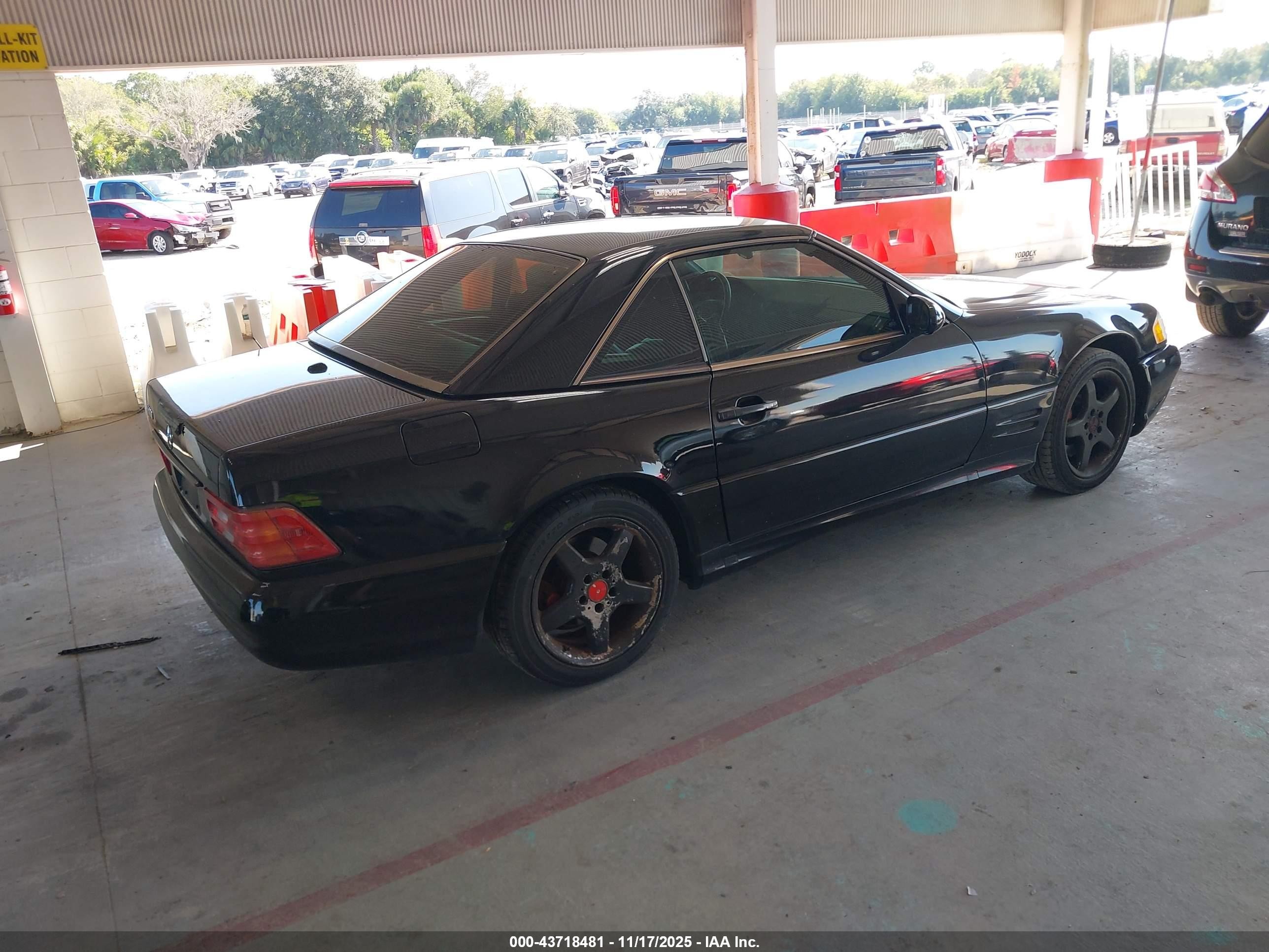 2001 Mercedes-benz Sl 500   Black vin: WDBFA68F71F196664
