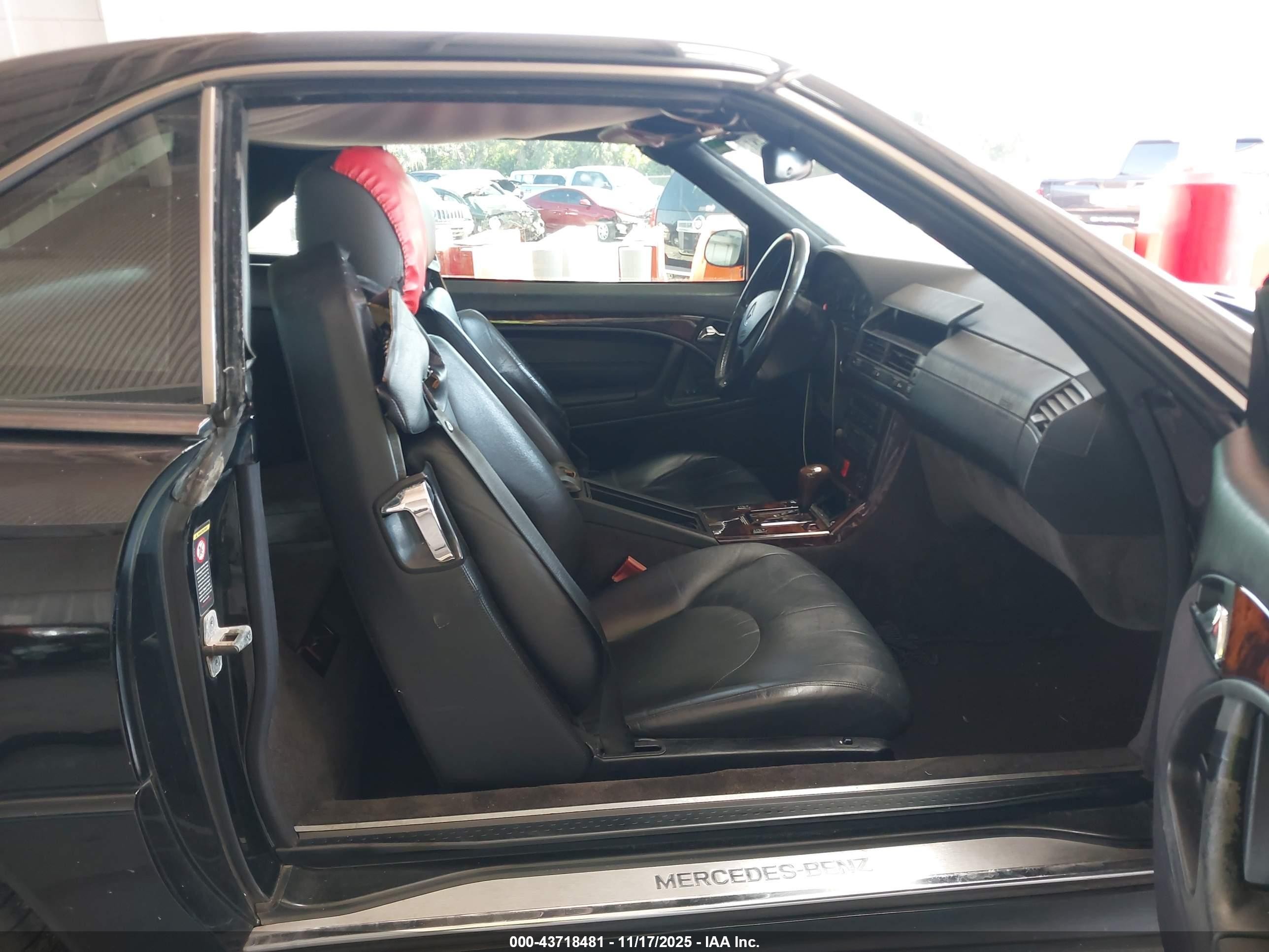 2001 Mercedes-benz Sl 500   Black vin: WDBFA68F71F196664