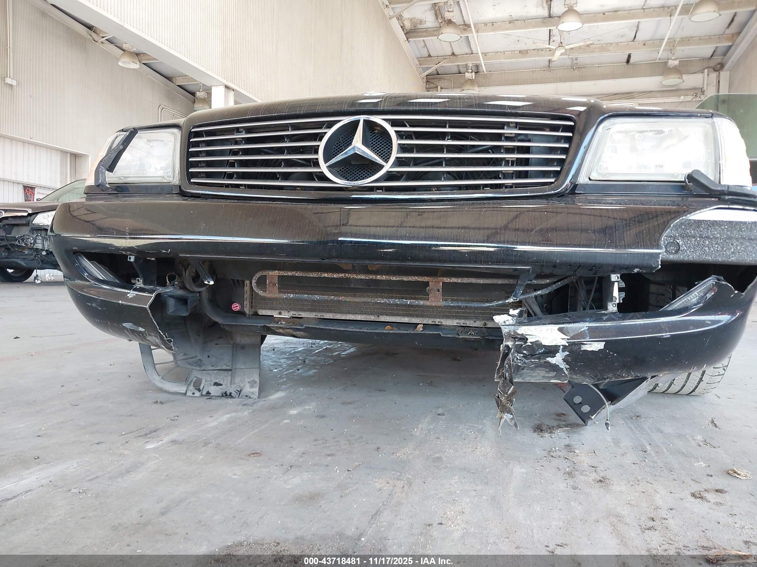 2001 Mercedes-benz Sl 500   Black vin: WDBFA68F71F196664