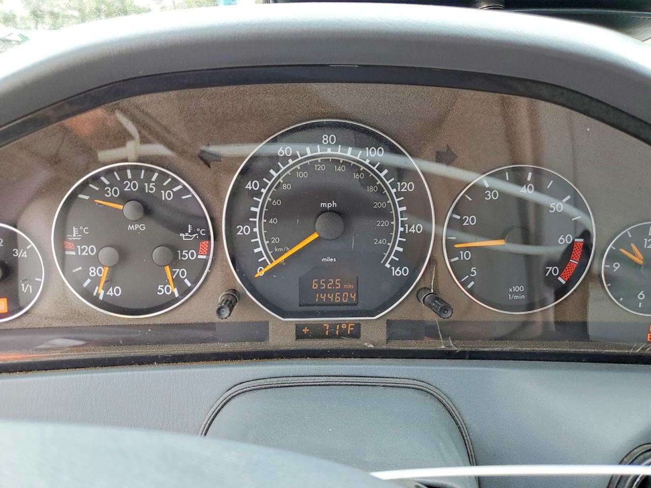 2001 Mercedes-benz Sl 500 Silver vin: WDBFA68F71F197085