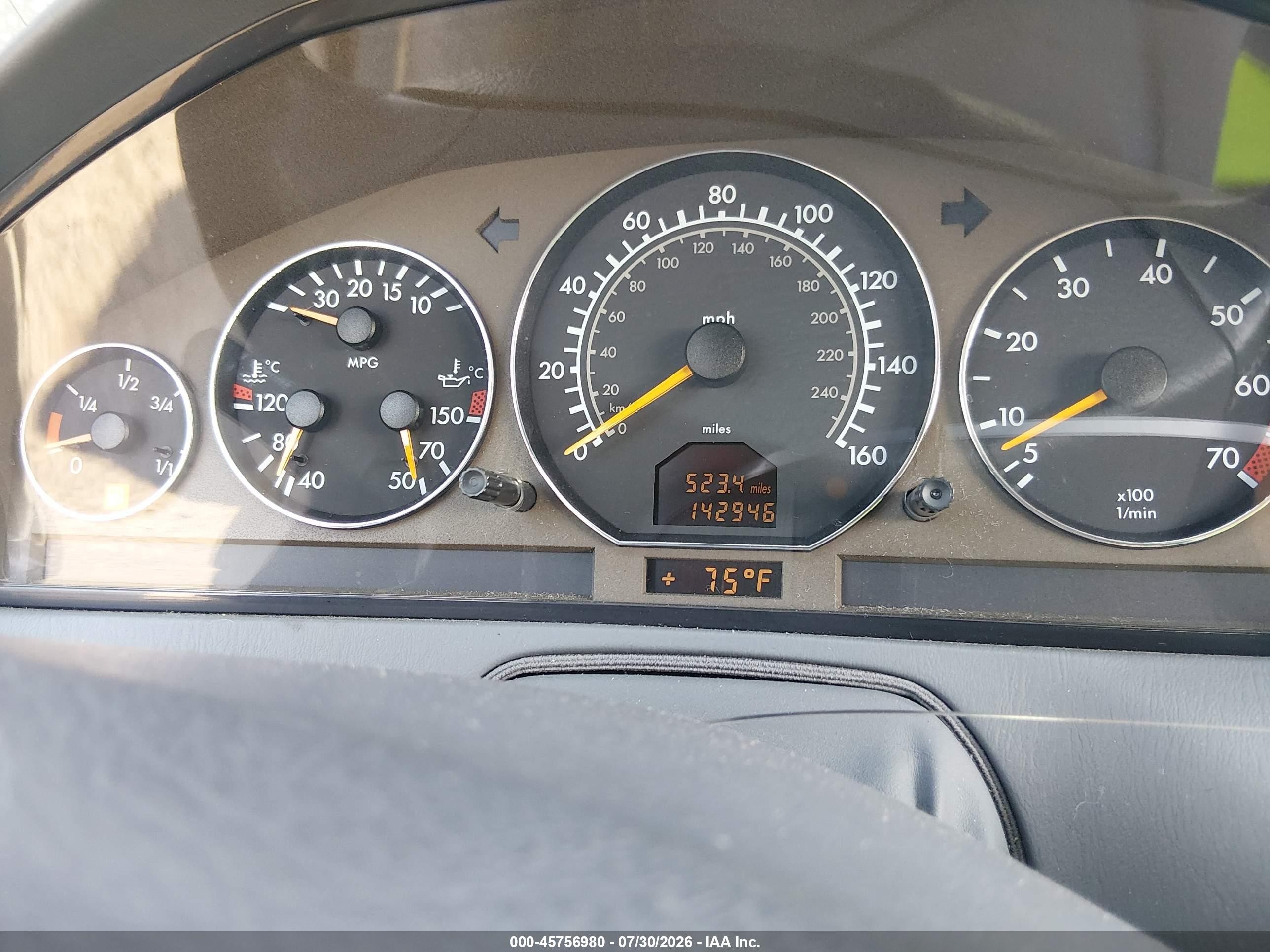 1999 Mercedes-benz Sl 500 White vin: WDBFA68F7XF187830