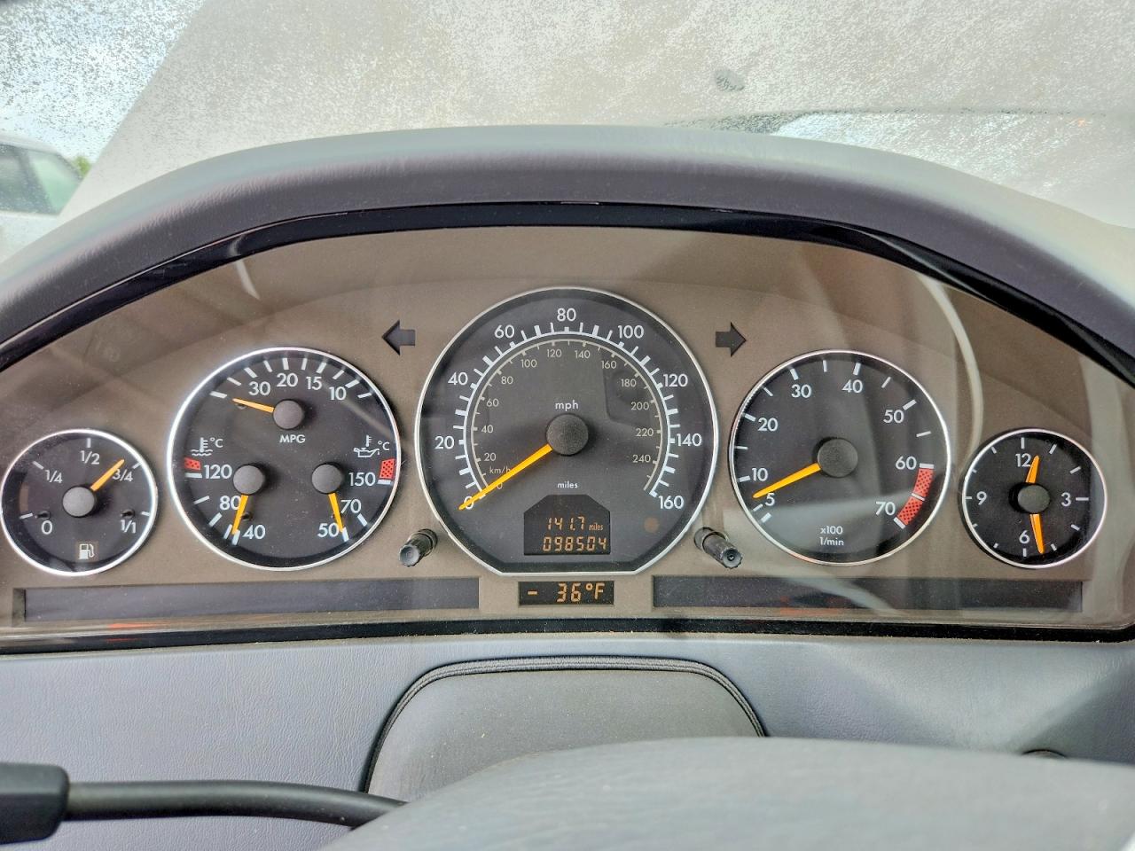 1999 Mercedes-benz Sl500 White vin: WDBFA68F8XF186752