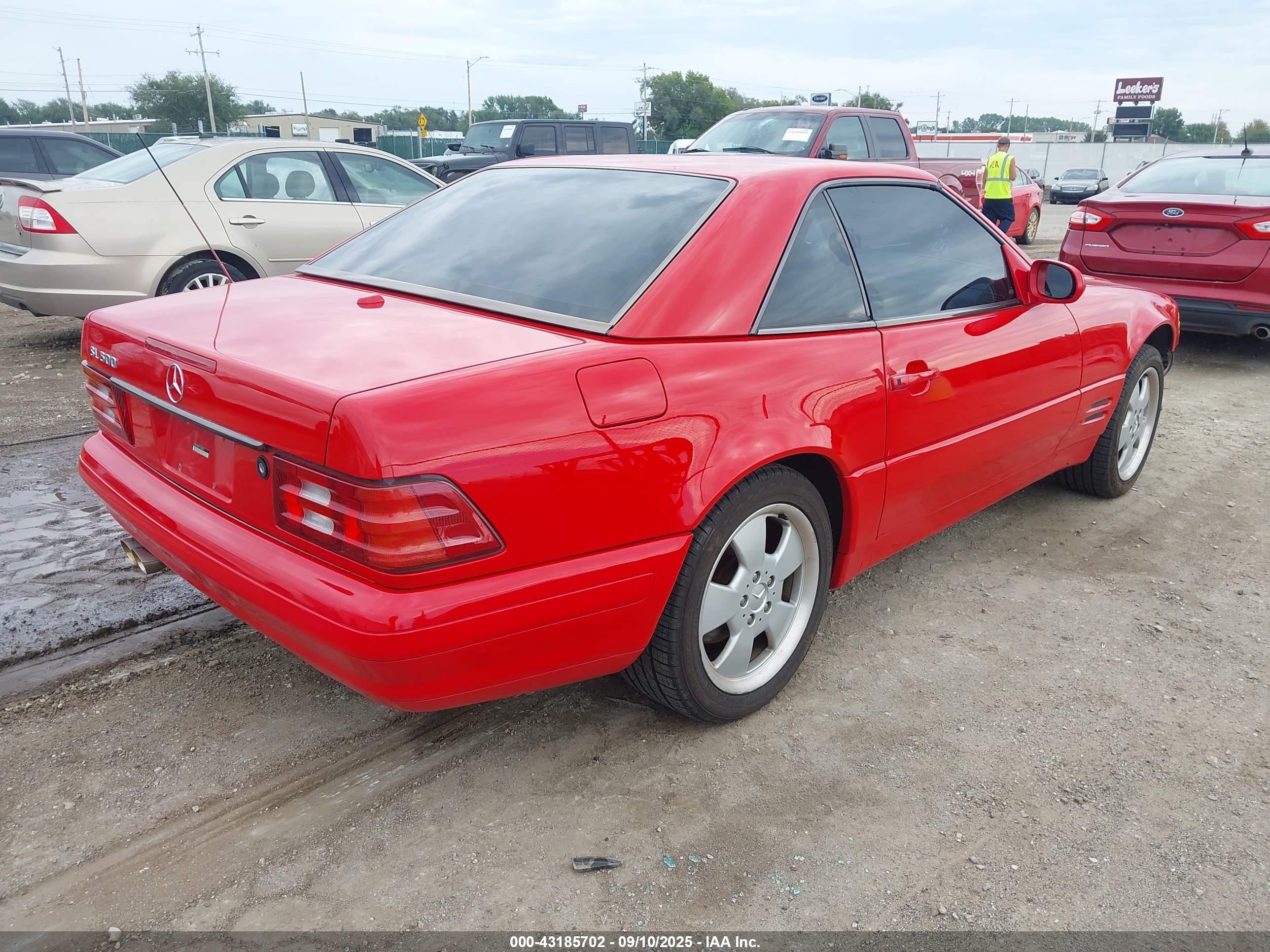 2000 Mercedes-benz Sl 500   Red vin: WDBFA68F8YF188020