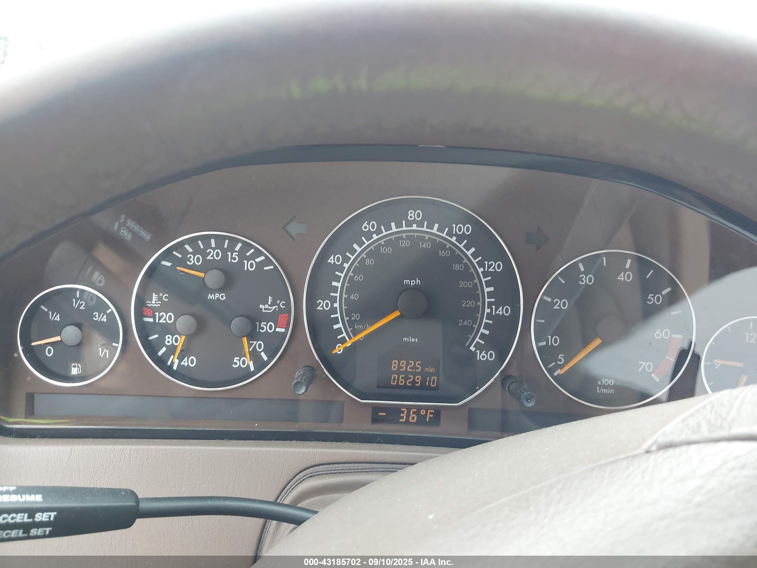 2000 Mercedes-benz Sl 500   Red vin: WDBFA68F8YF188020