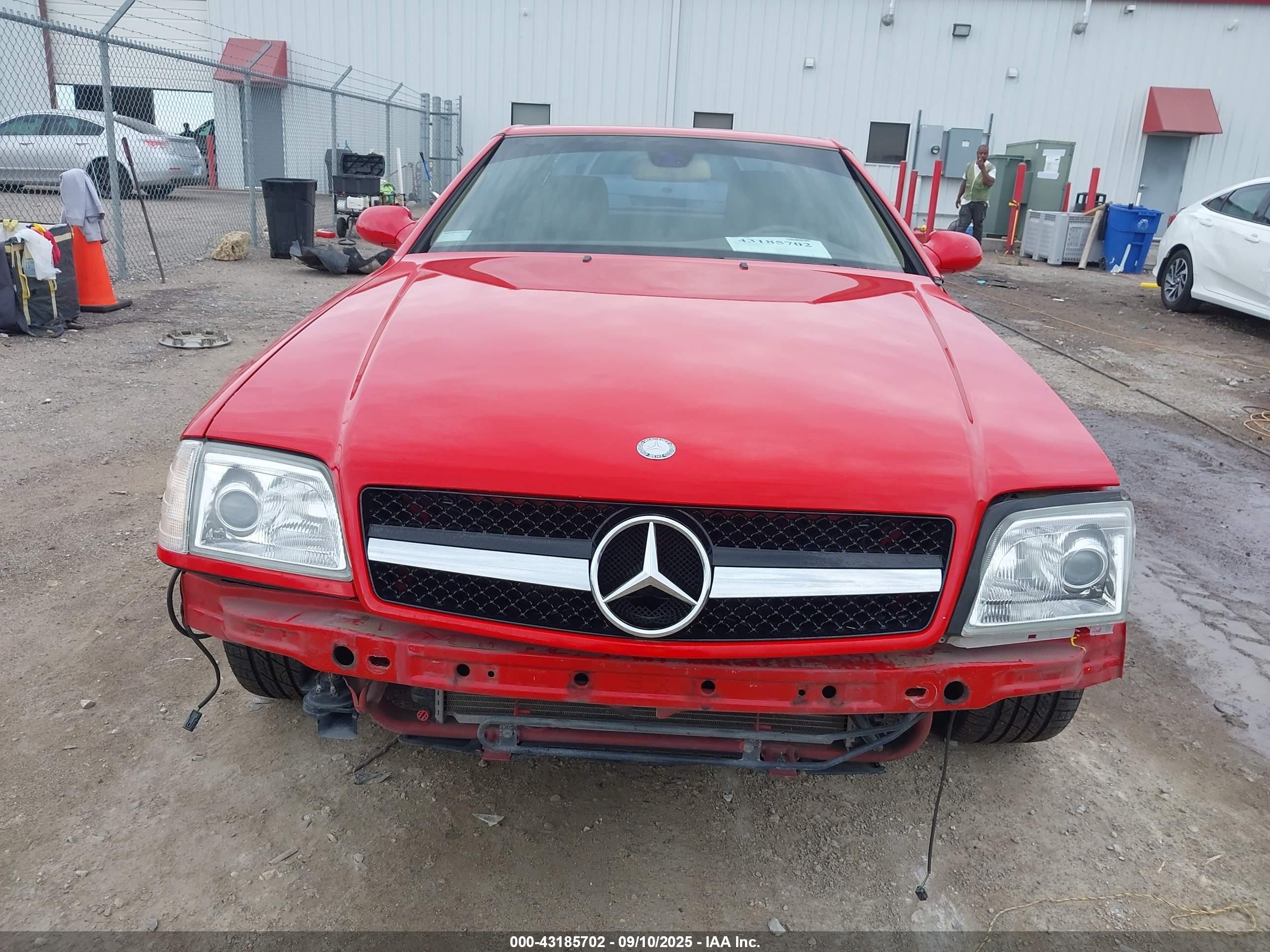 2000 Mercedes-benz Sl 500   Red vin: WDBFA68F8YF188020