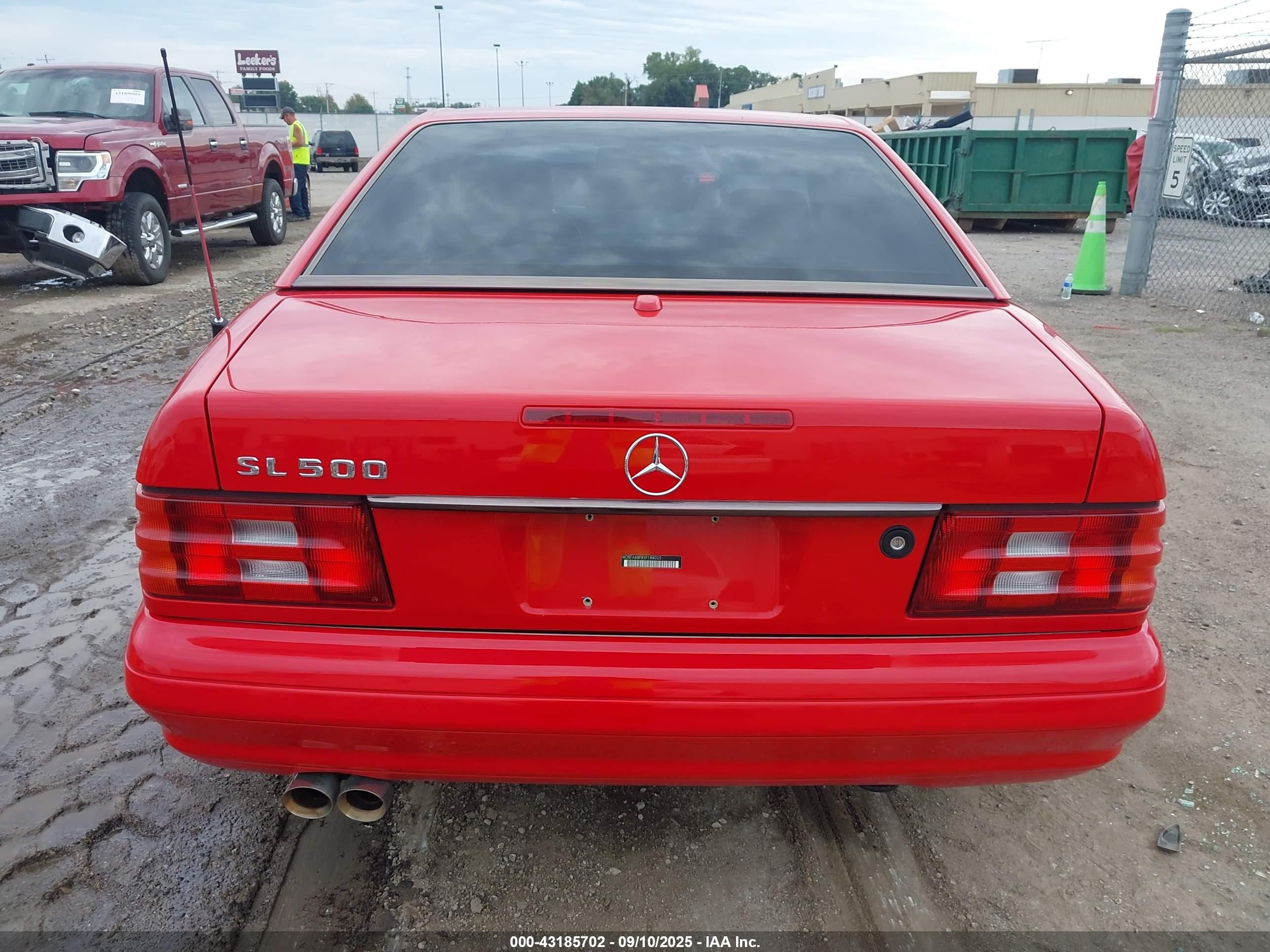2000 Mercedes-benz Sl 500   Red vin: WDBFA68F8YF188020