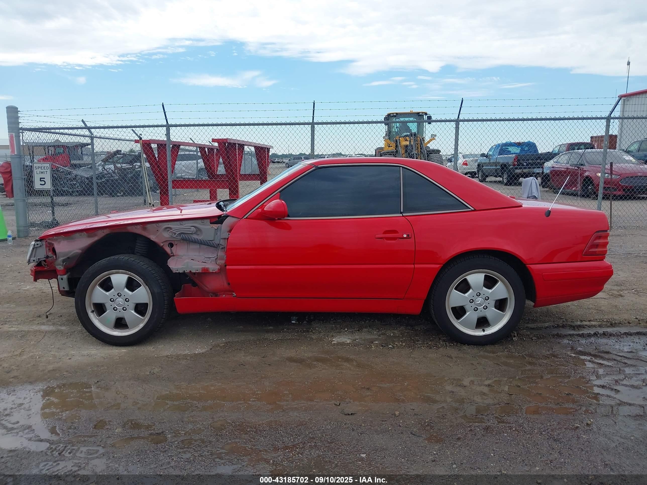 2000 Mercedes-benz Sl 500   Red vin: WDBFA68F8YF188020