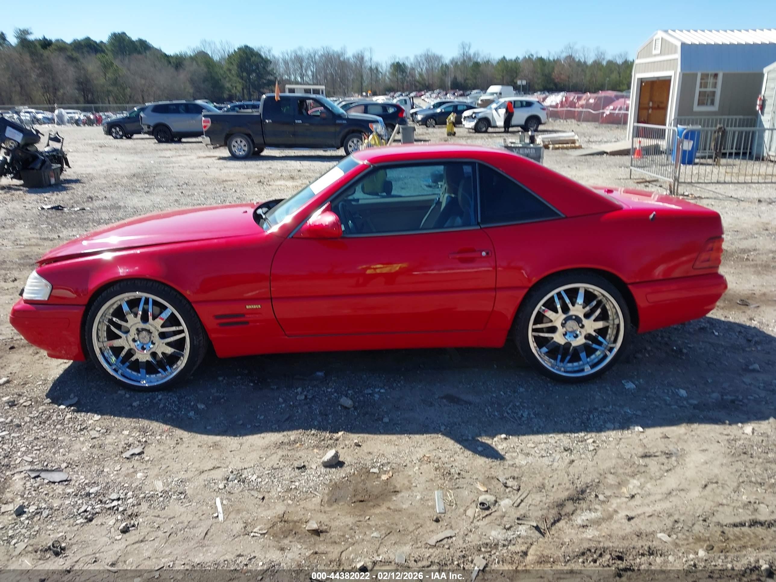 2000 Mercedes-benz Sl 500   Red vin: WDBFA68F8YF192388