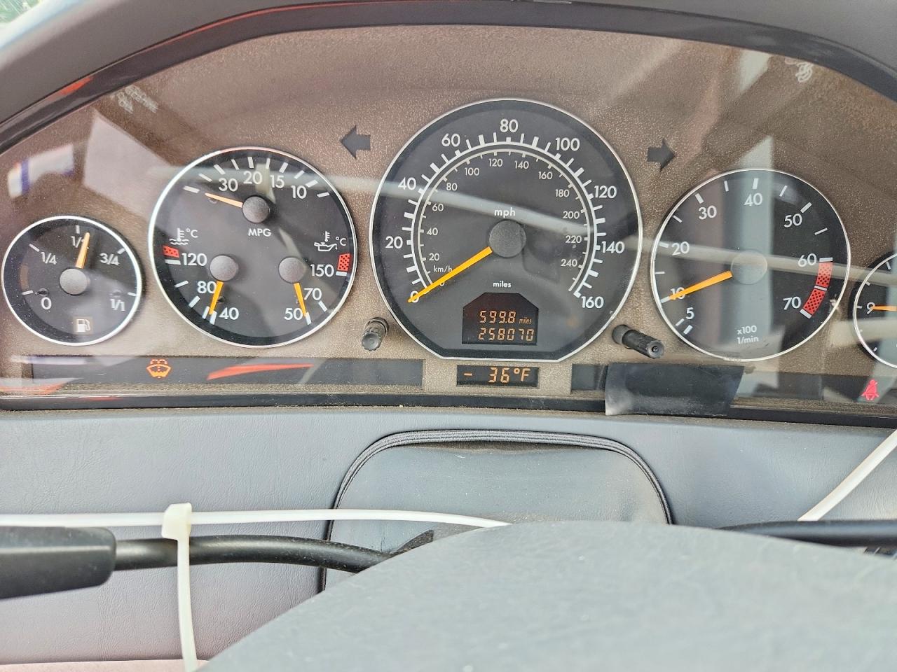 2001 Mercedes-benz Sl 500 Silver vin: WDBFA68F91F197671