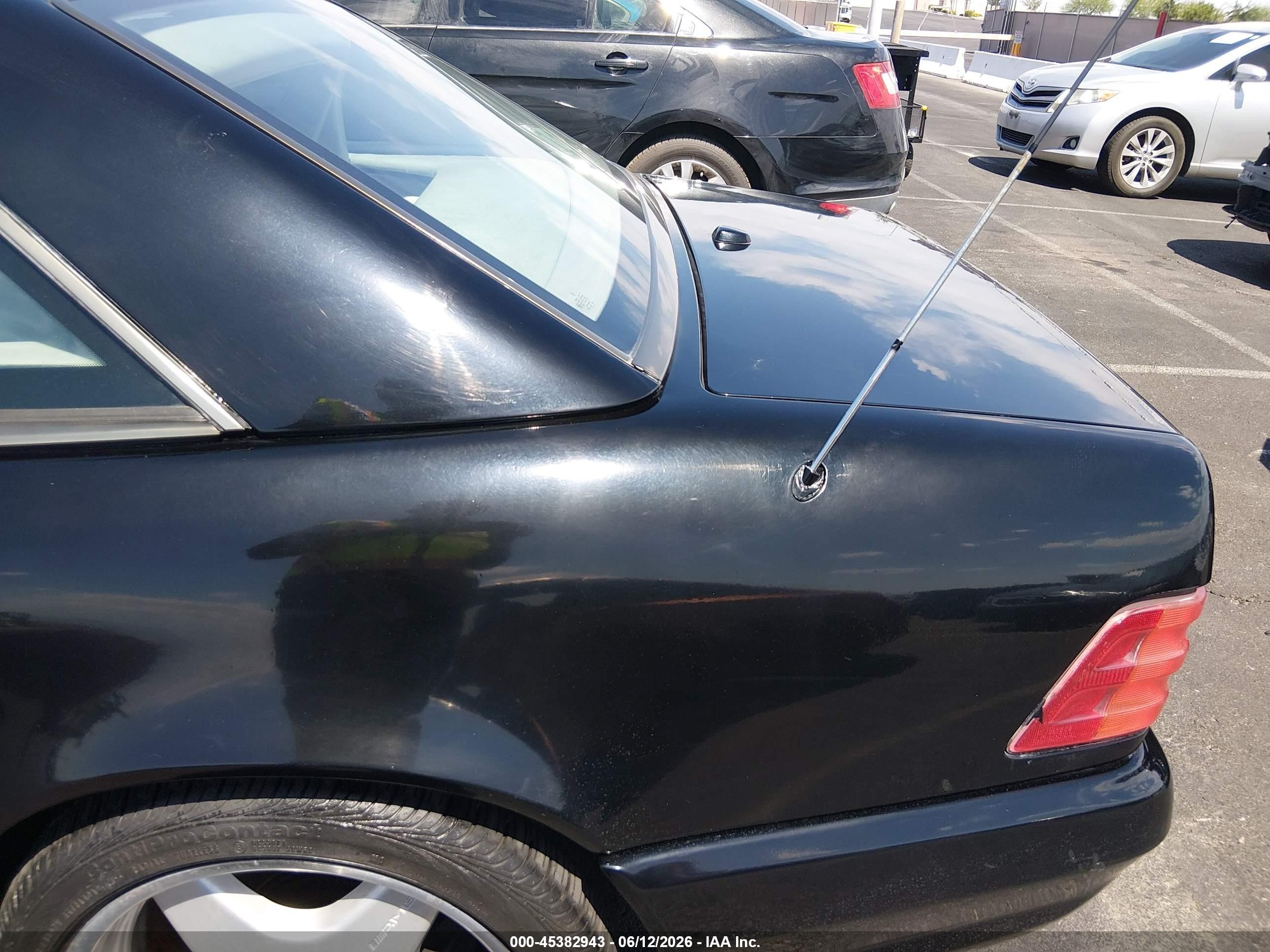 2001 Mercedes-benz Sl 500   Black vin: WDBFA68F91F199095