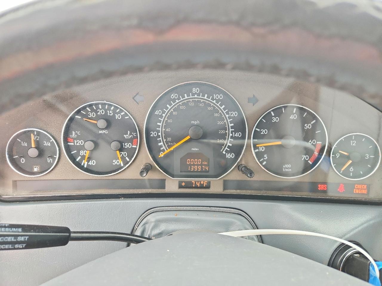 2000 Mercedes-benz Sl 500 Silver vin: WDBFA68F9YF189709