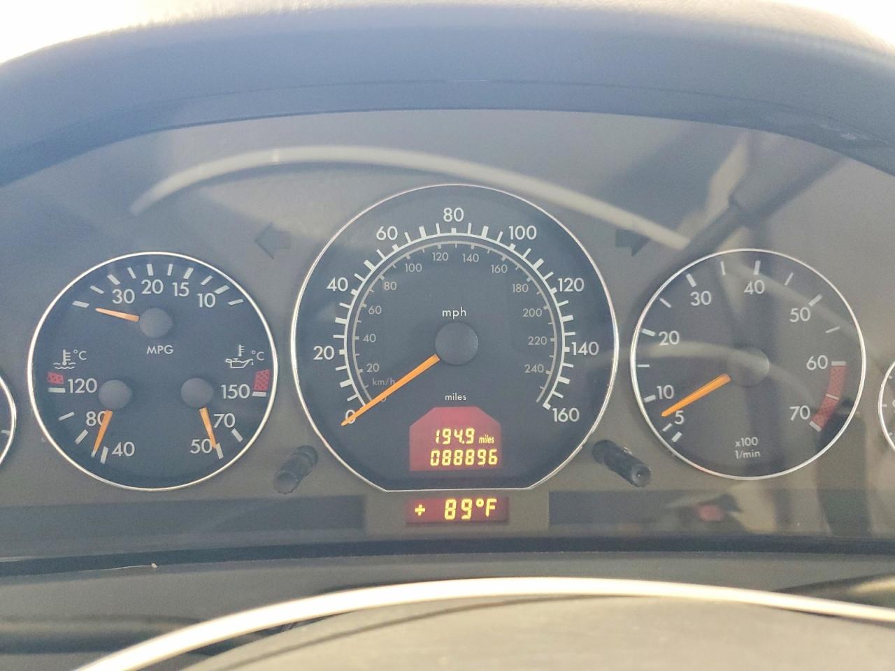 2000 Mercedes-benz Sl 500 White vin: WDBFA68F9YF192593