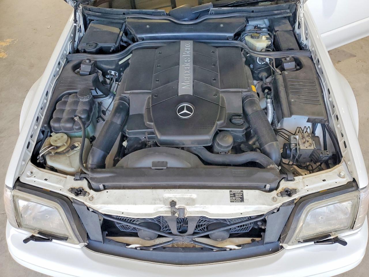 2000 Mercedes-benz Sl 500 White vin: WDBFA68F9YF192593