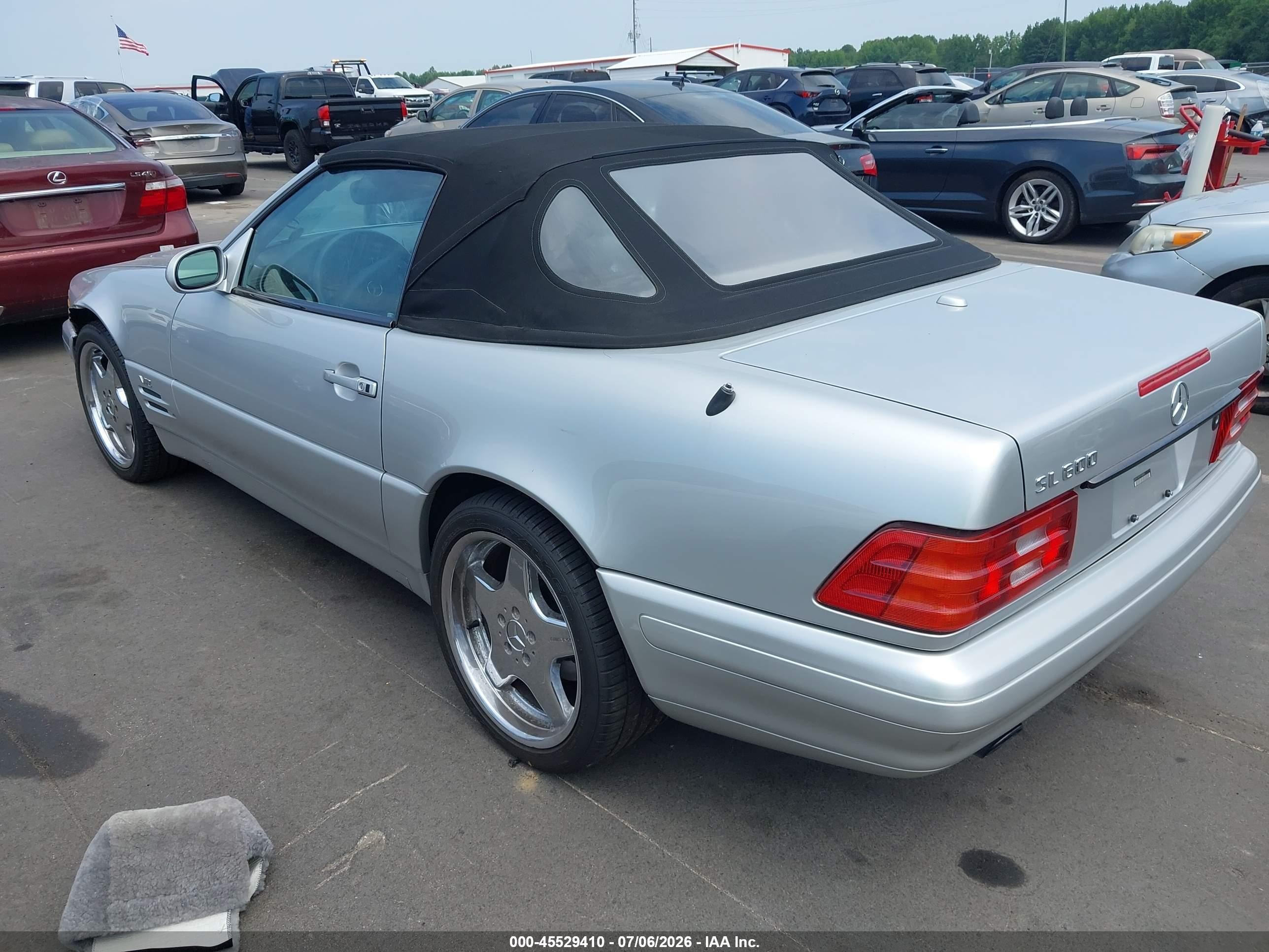 2000 Mercedes-benz Sl 600 Серебряный vin: WDBFA76F0YF188361