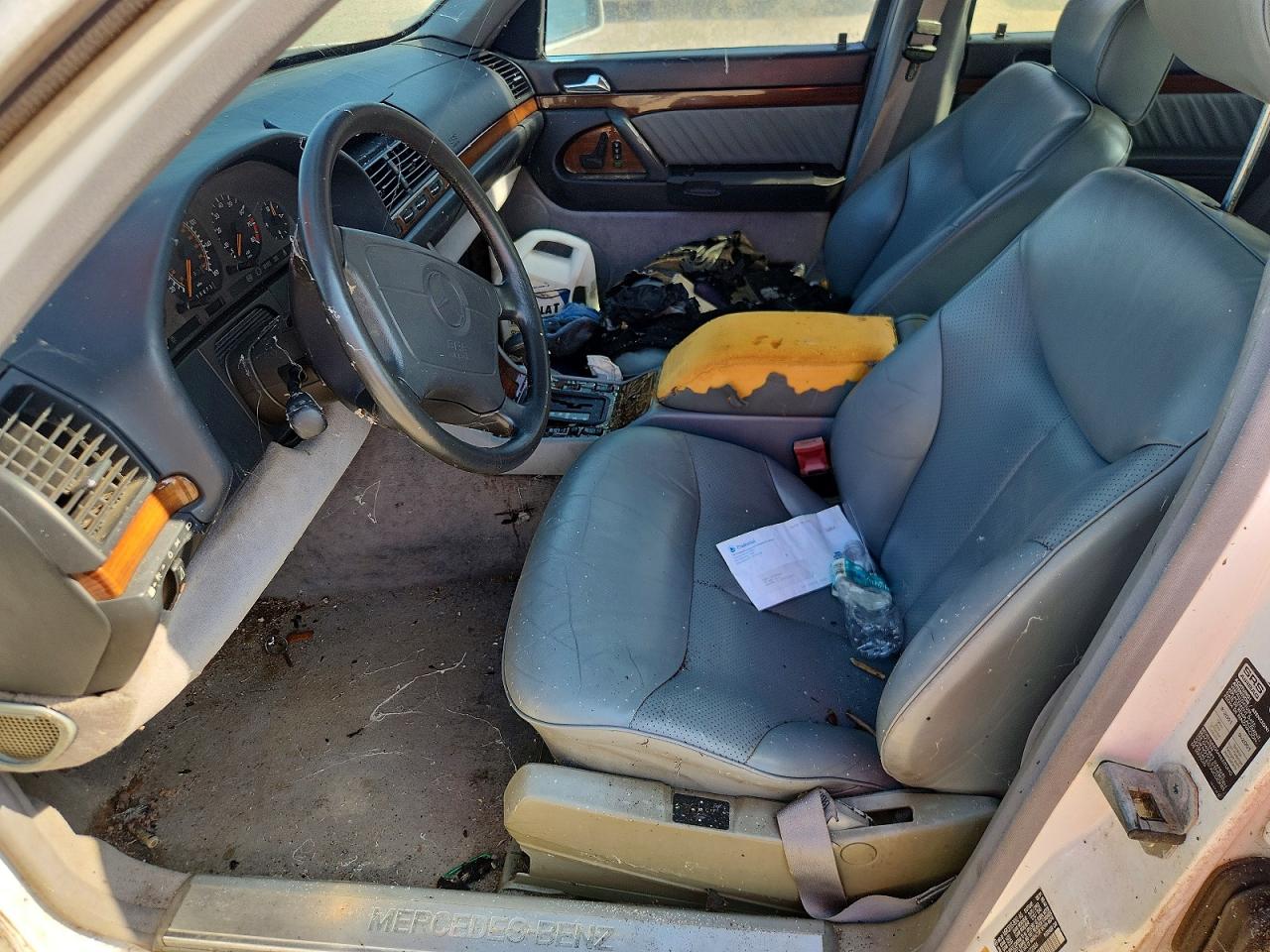 1992 Mercedes-benz 300 Se White vin: WDBGA32E0NA020836