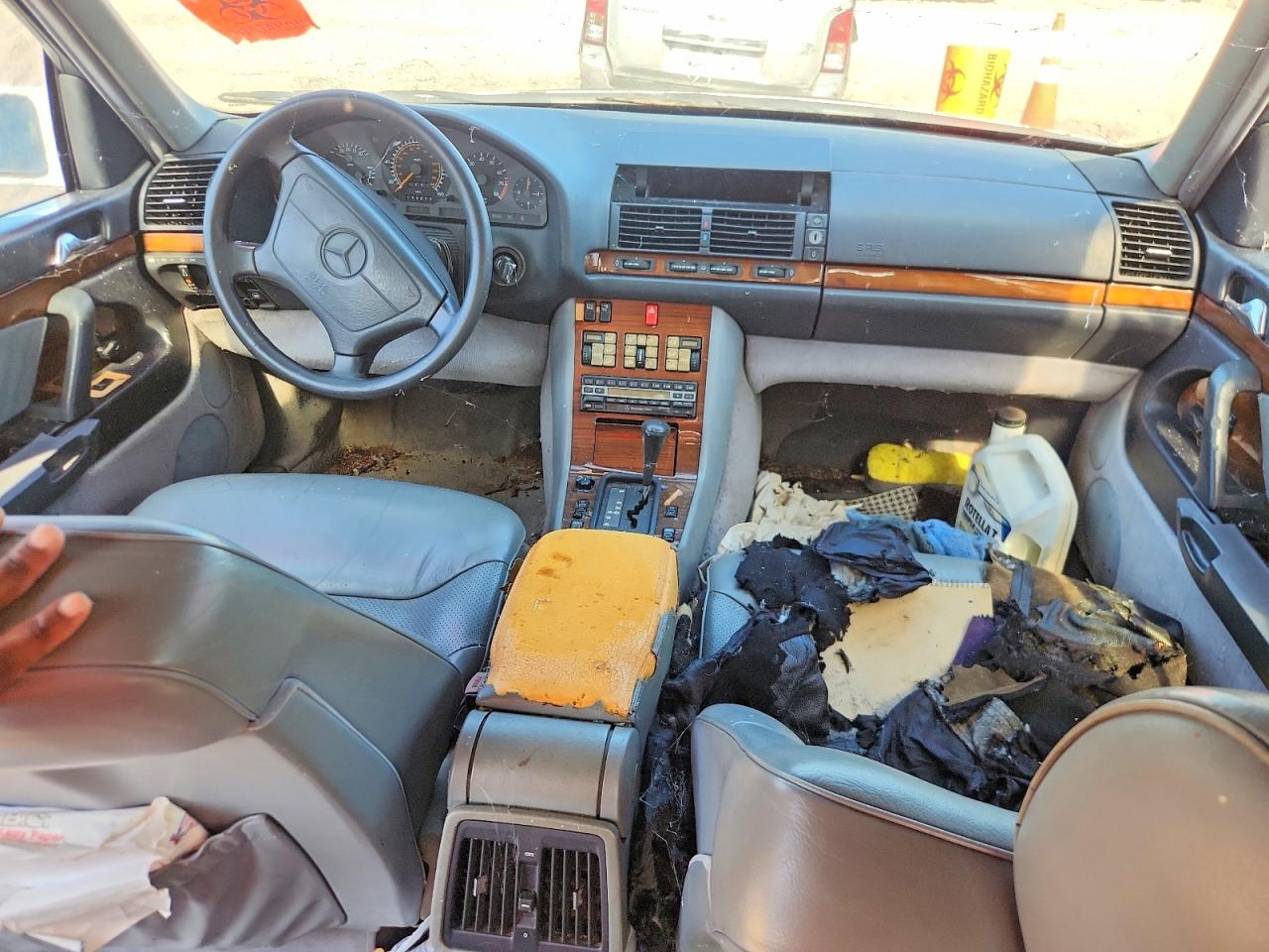 1992 Mercedes-benz 300 Se White vin: WDBGA32E0NA020836