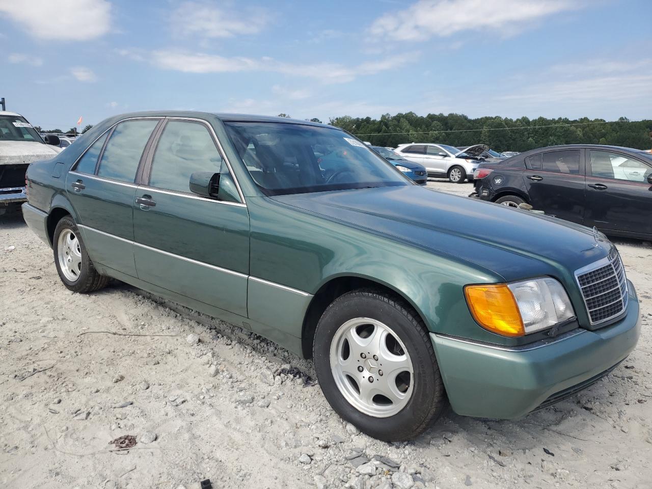 1993 Mercedes-benz 300 Se Зеленый vin: WDBGA32E4PA104452