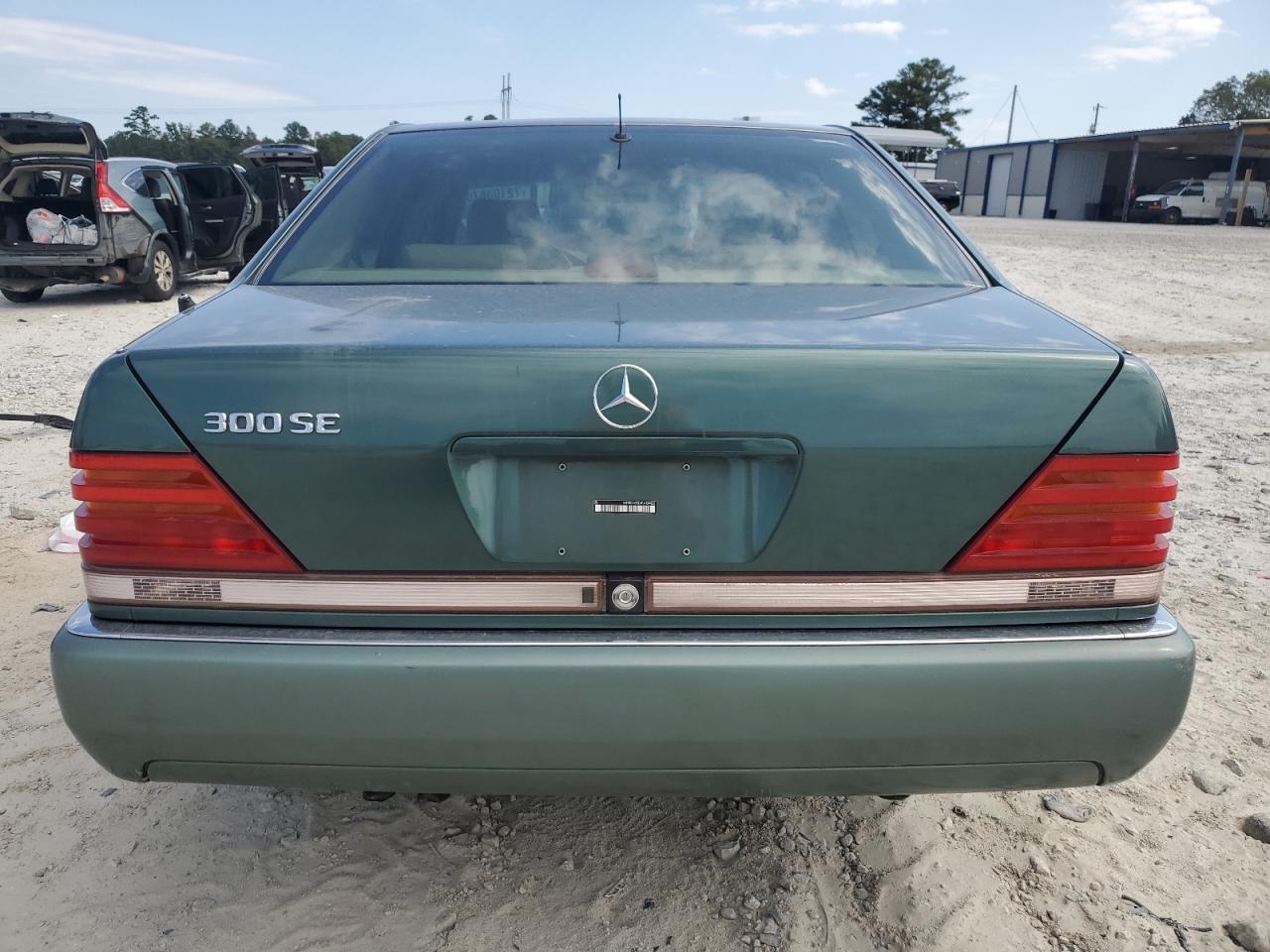 1993 Mercedes-benz 300 Se Зеленый vin: WDBGA32E4PA104452