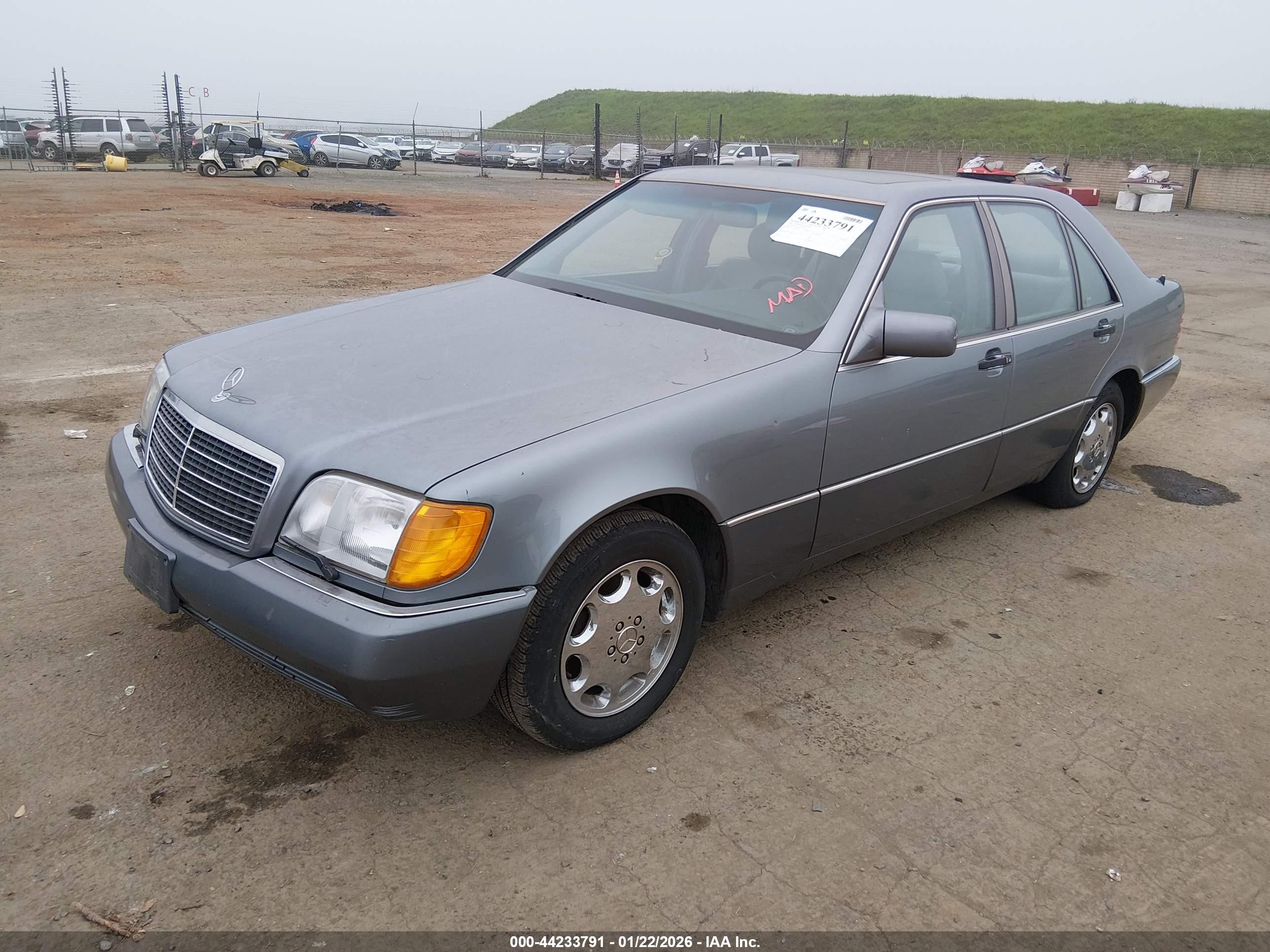 1993 Mercedes-benz 300 Se Серый vin: WDBGA32E5PA114164