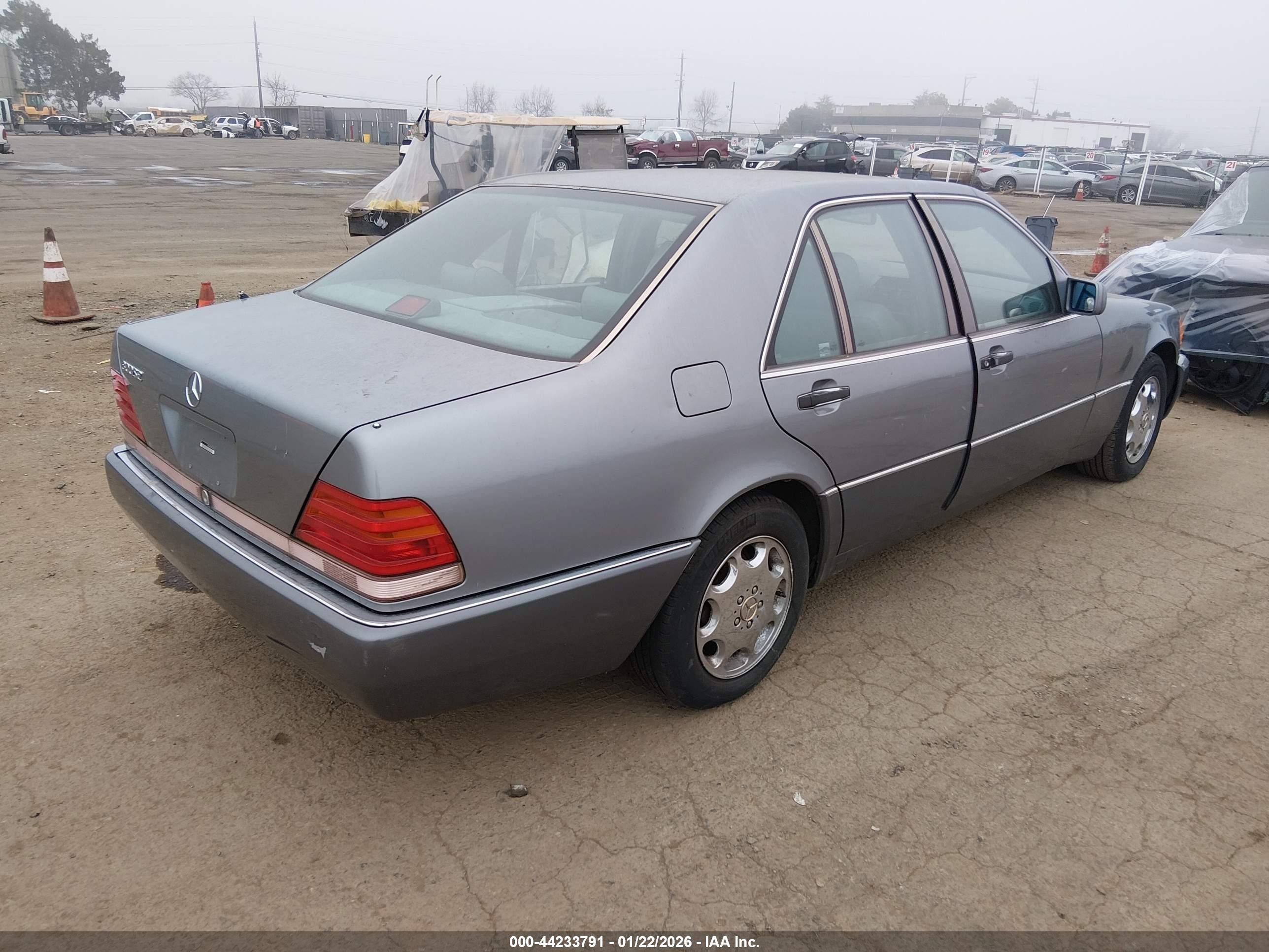 1993 Mercedes-benz 300 Se Серый vin: WDBGA32E5PA114164