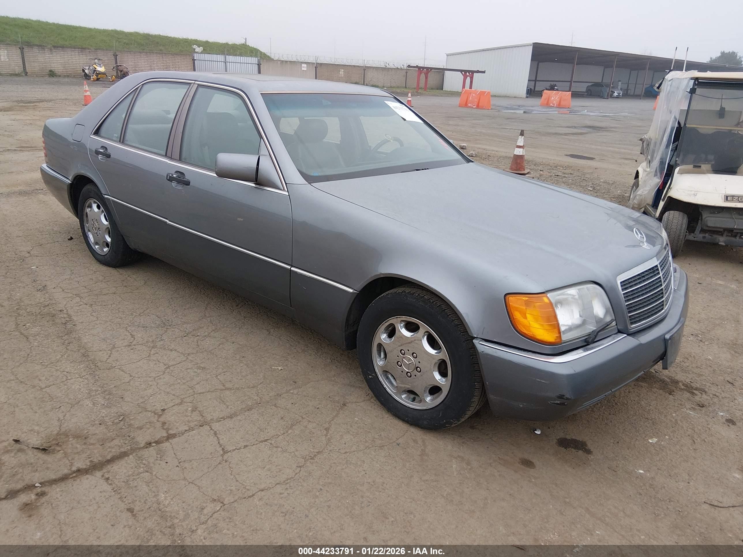 1993 Mercedes-benz 300 Se Серый vin: WDBGA32E5PA114164