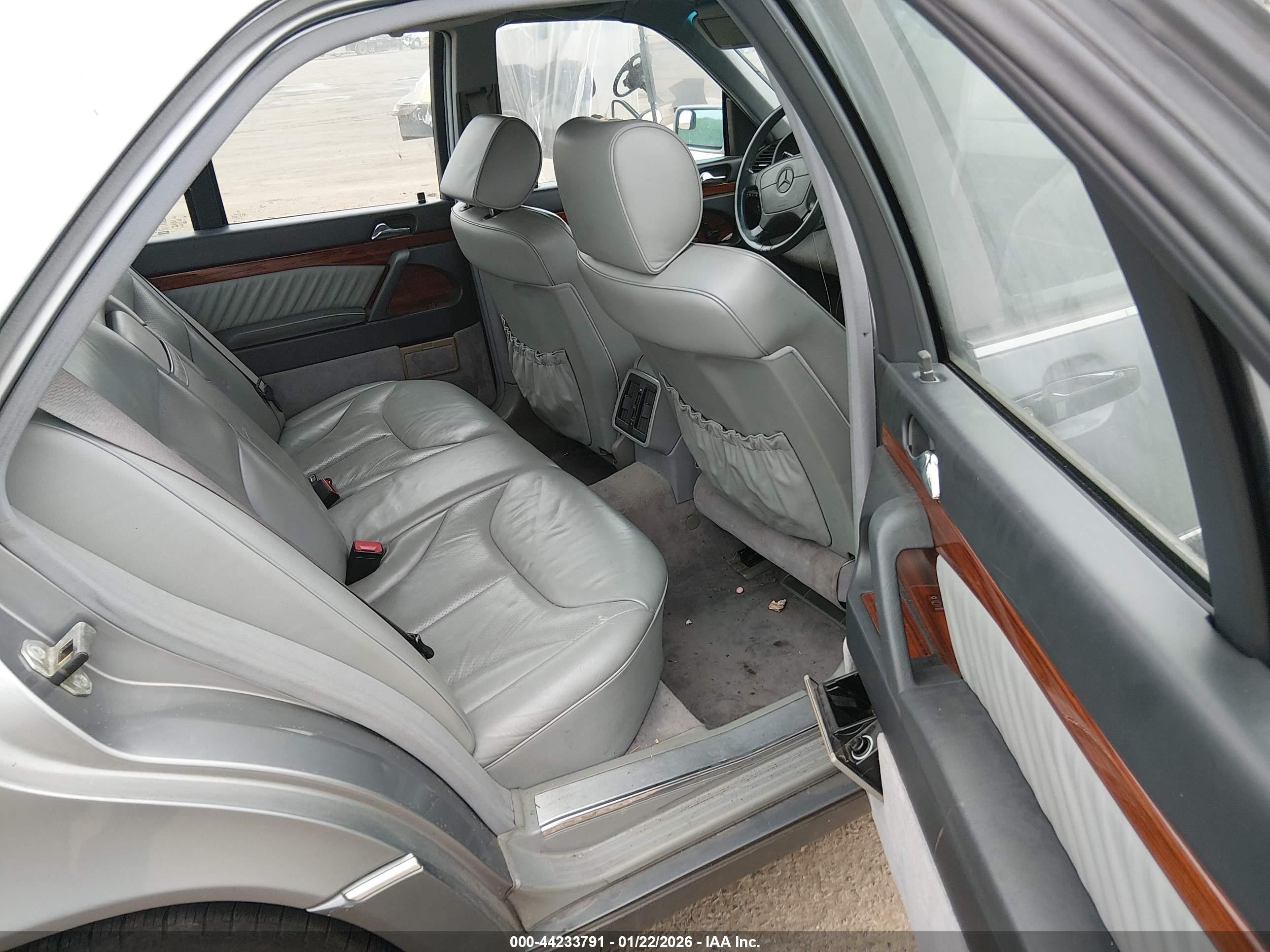 1993 Mercedes-benz 300 Se Серый vin: WDBGA32E5PA114164