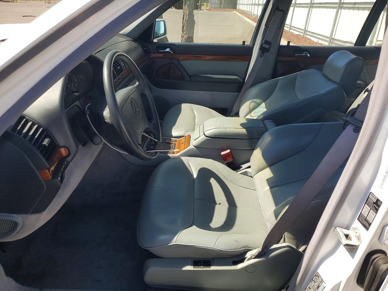 1993 Mercedes-benz 300 Se White vin: WDBGA32E6PA131314