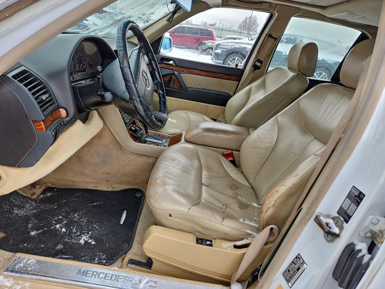 1992 Mercedes-benz 300 Se Белый vin: WDBGA32E8NA020082