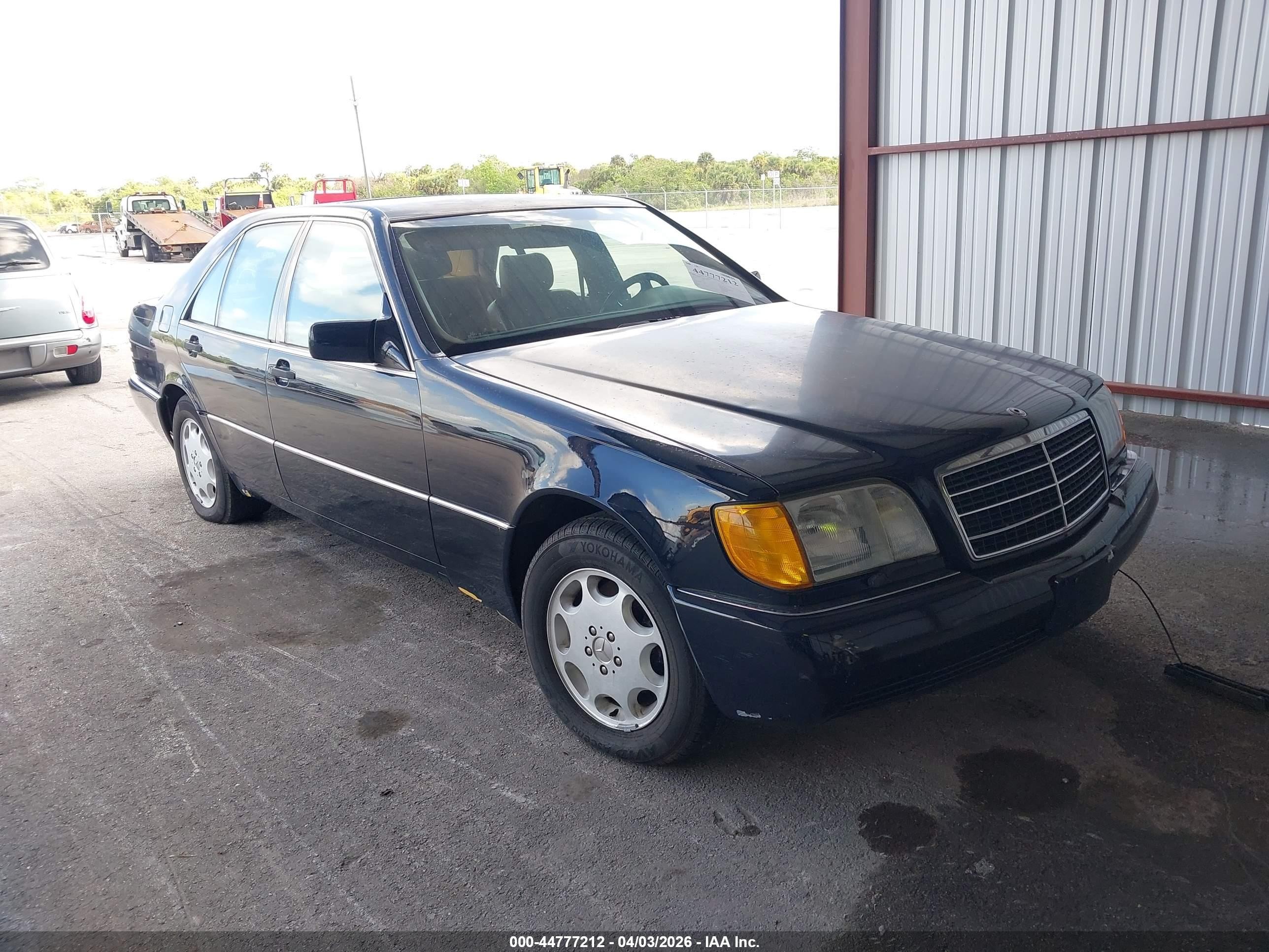 1993 Mercedes-benz 300 Se Dark Blue vin: WDBGA32E8PA104051