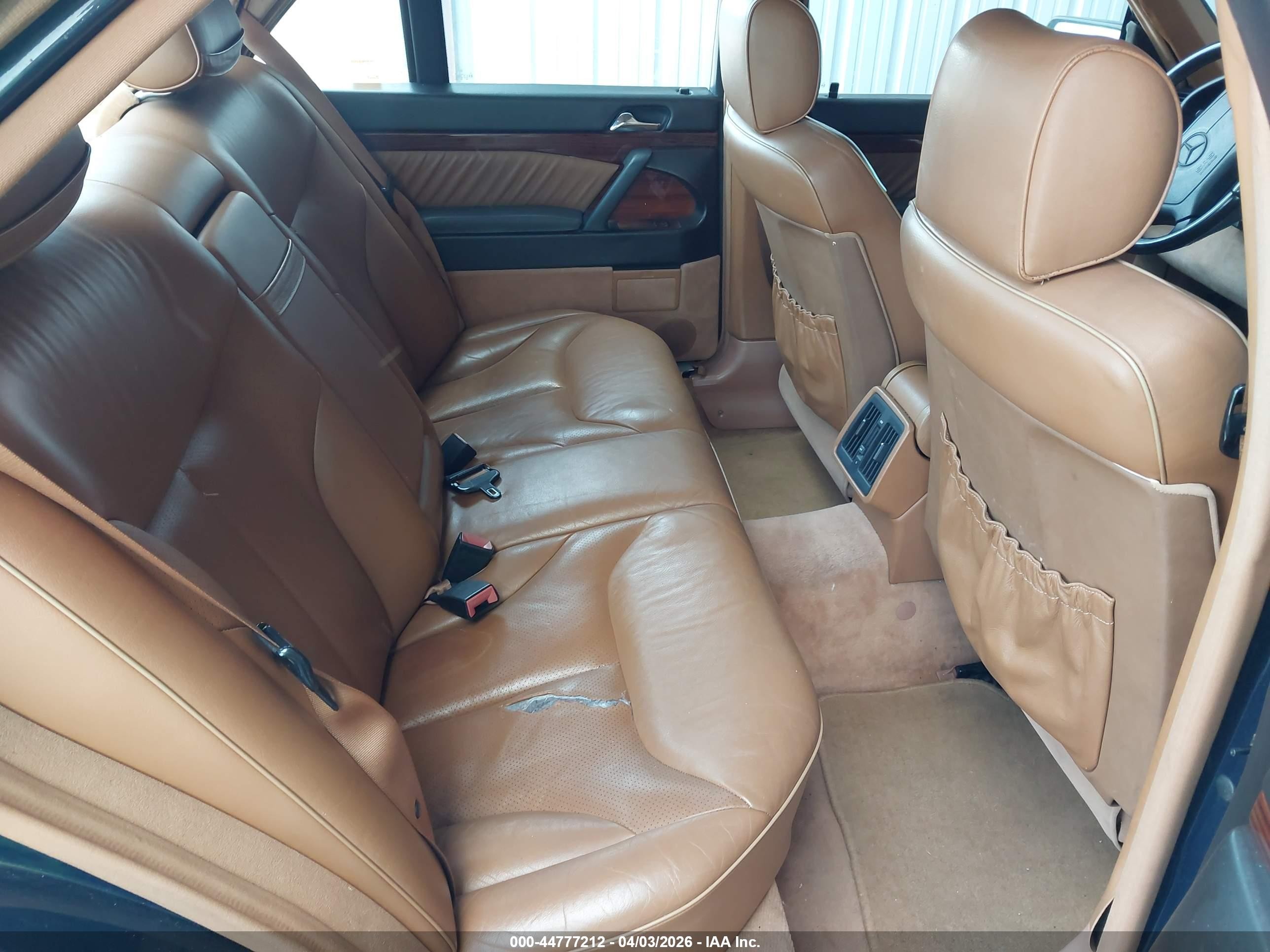 1993 Mercedes-benz 300 Se Dark Blue vin: WDBGA32E8PA104051