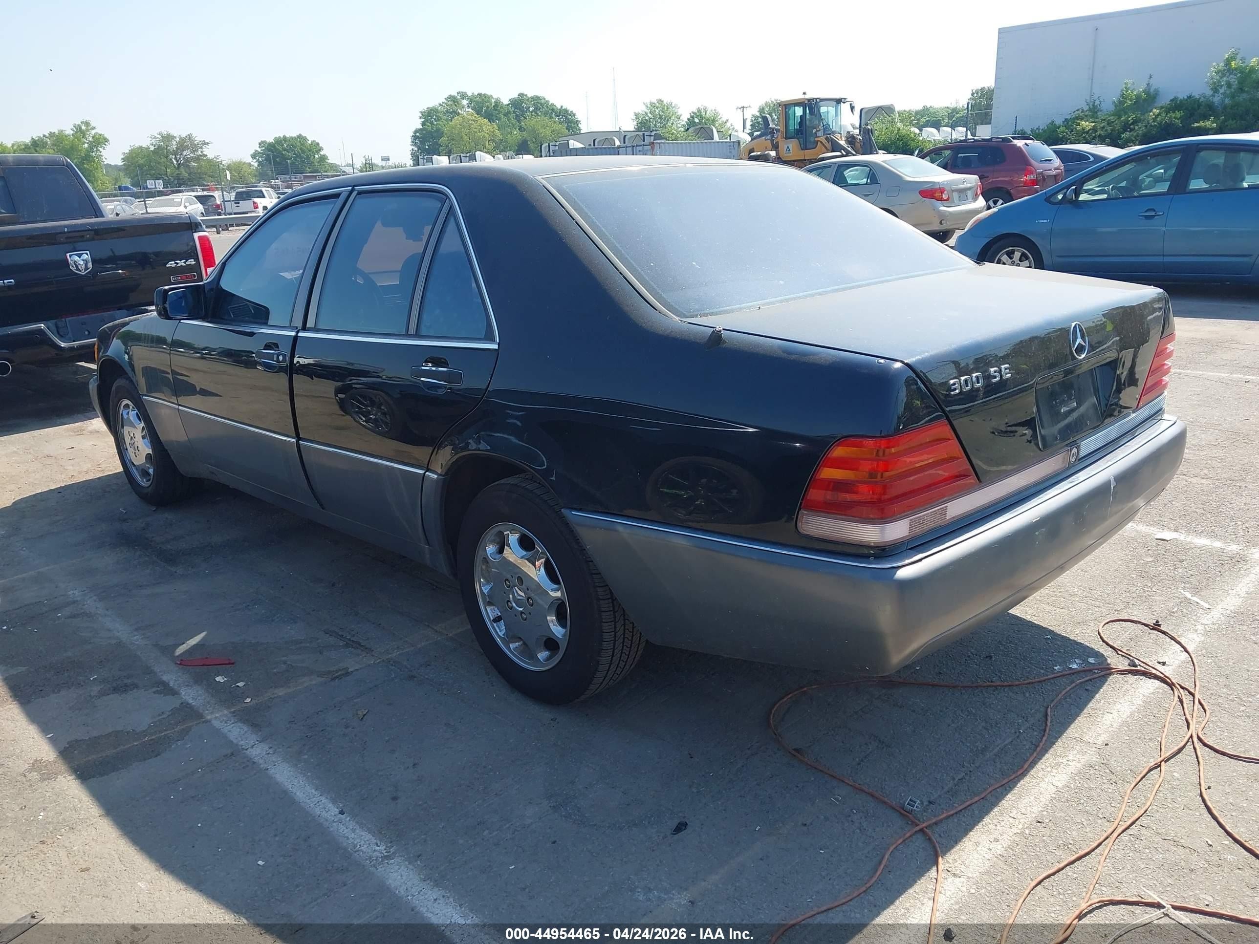 1993 Mercedes-benz 300 Se Черный vin: WDBGA32E8PA116085