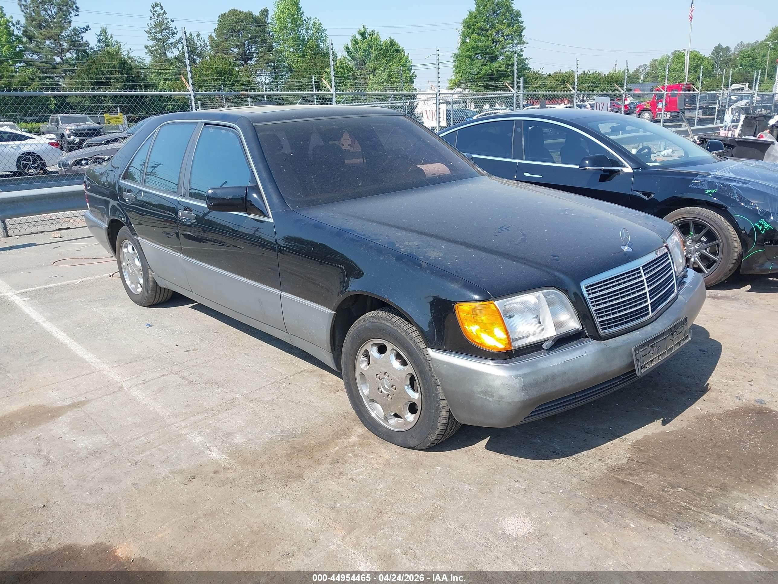 1993 Mercedes-benz 300 Se Черный vin: WDBGA32E8PA116085