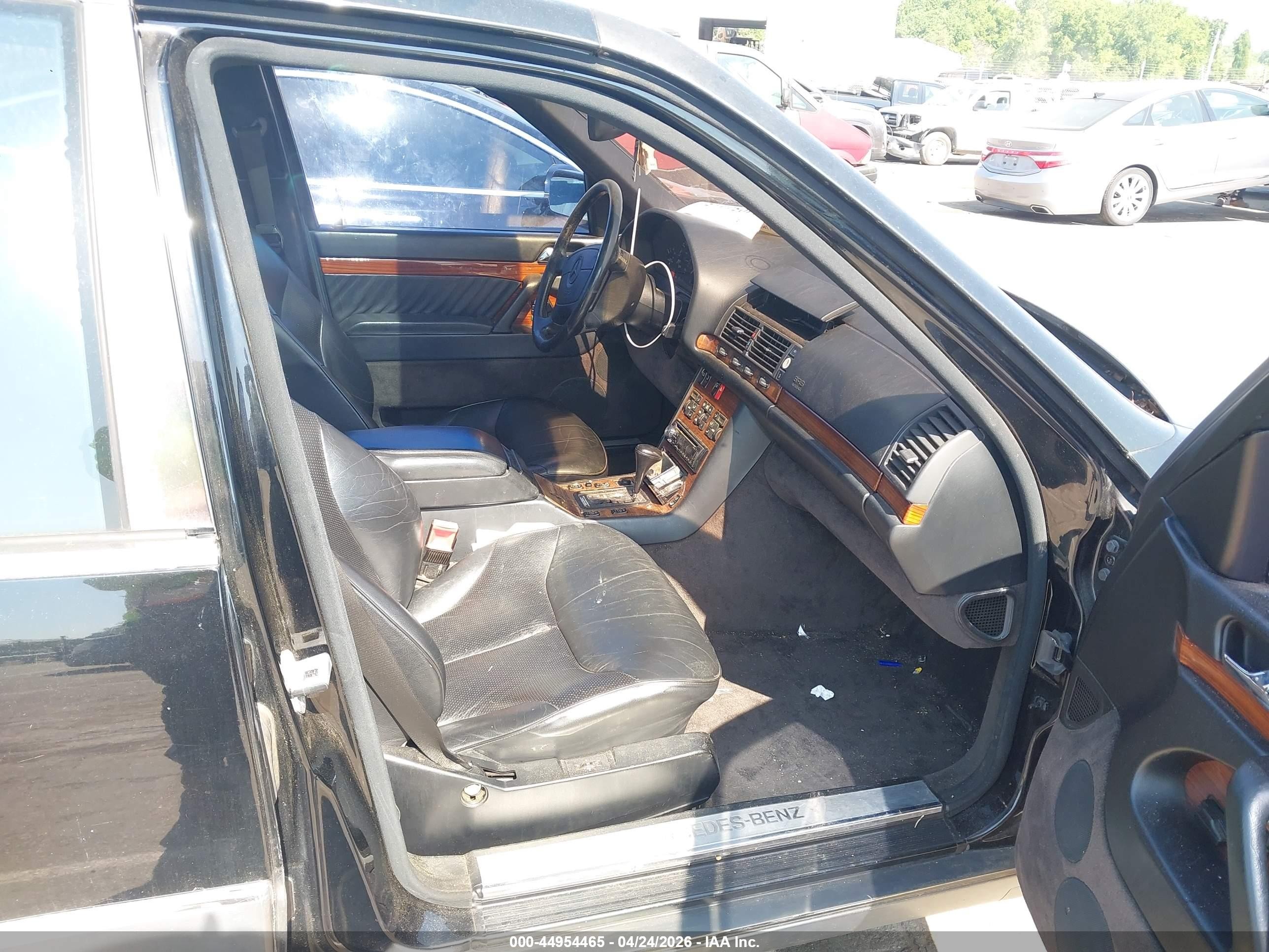 1993 Mercedes-benz 300 Se Черный vin: WDBGA32E8PA116085