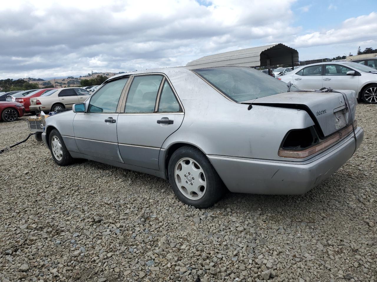 1993 Mercedes-benz 300 Se Серый vin: WDBGA32E8PA132674