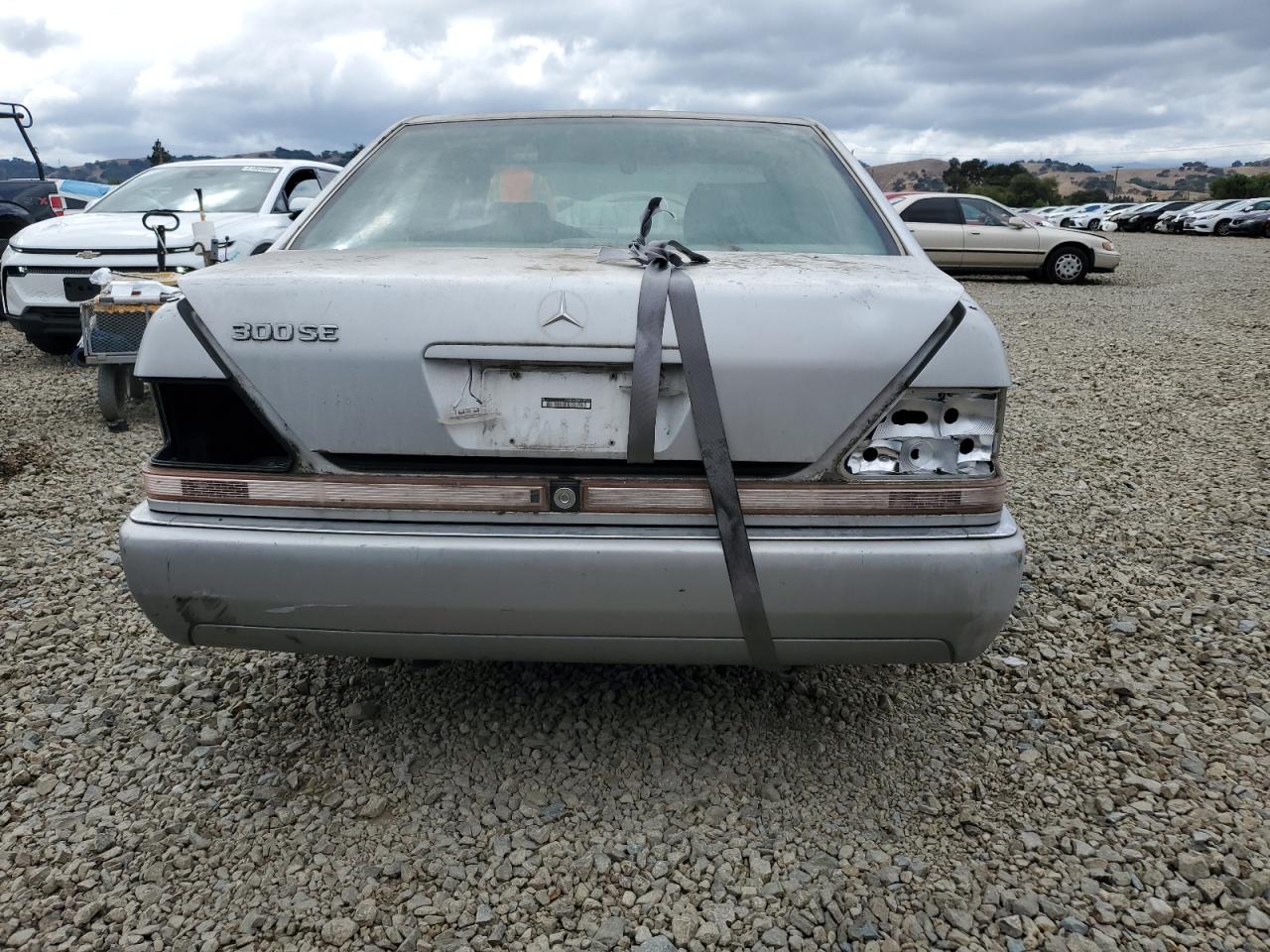 1993 Mercedes-benz 300 Se Серый vin: WDBGA32E8PA132674