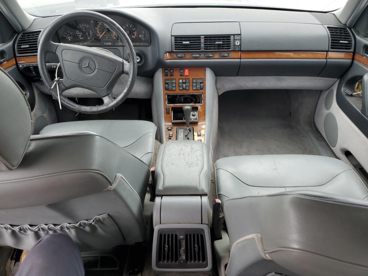 1993 Mercedes-benz 300 Se Серый vin: WDBGA32E8PA132674