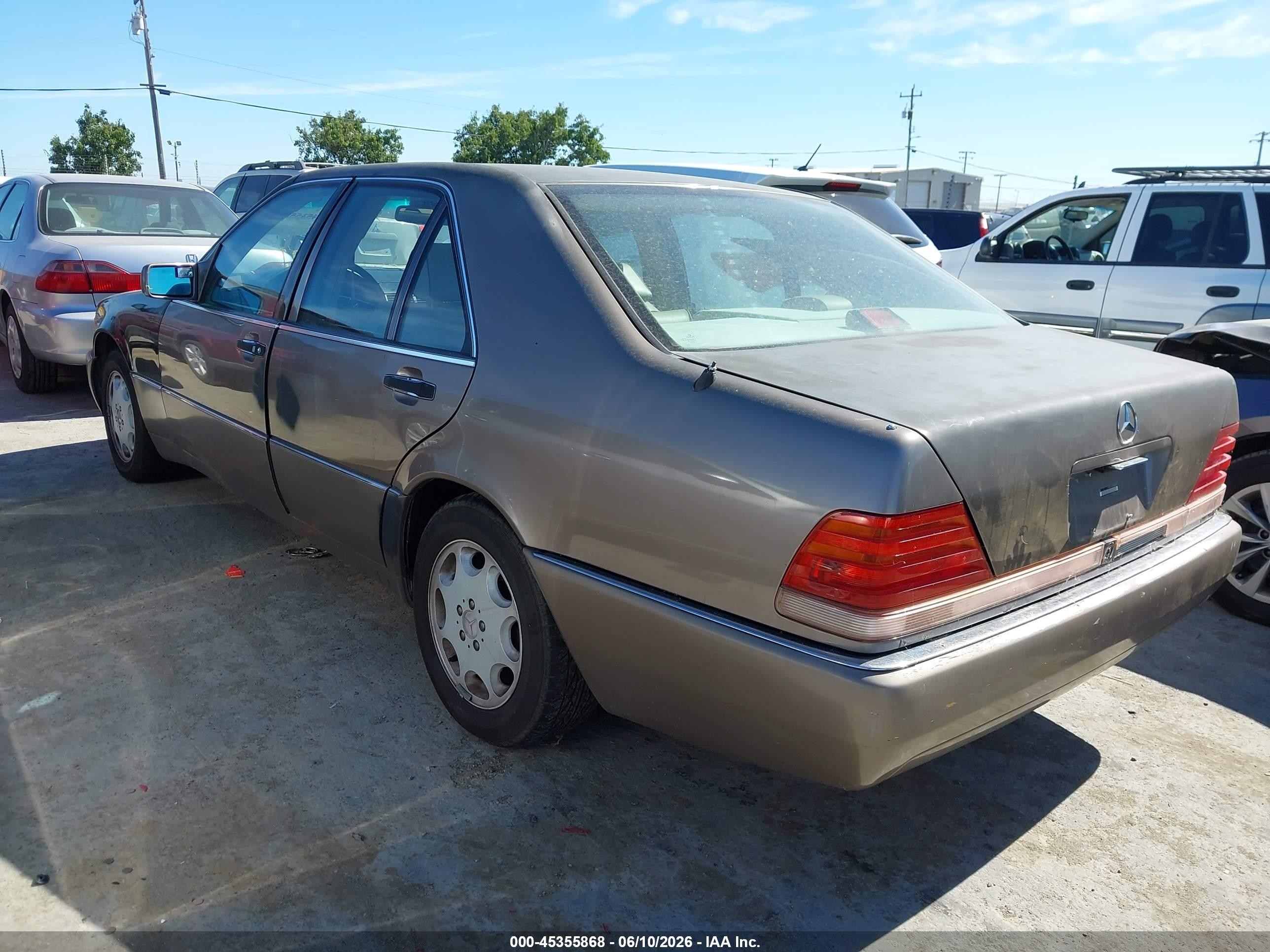 1992 Mercedes-benz 300 Se Gold vin: WDBGA32E9NA024366