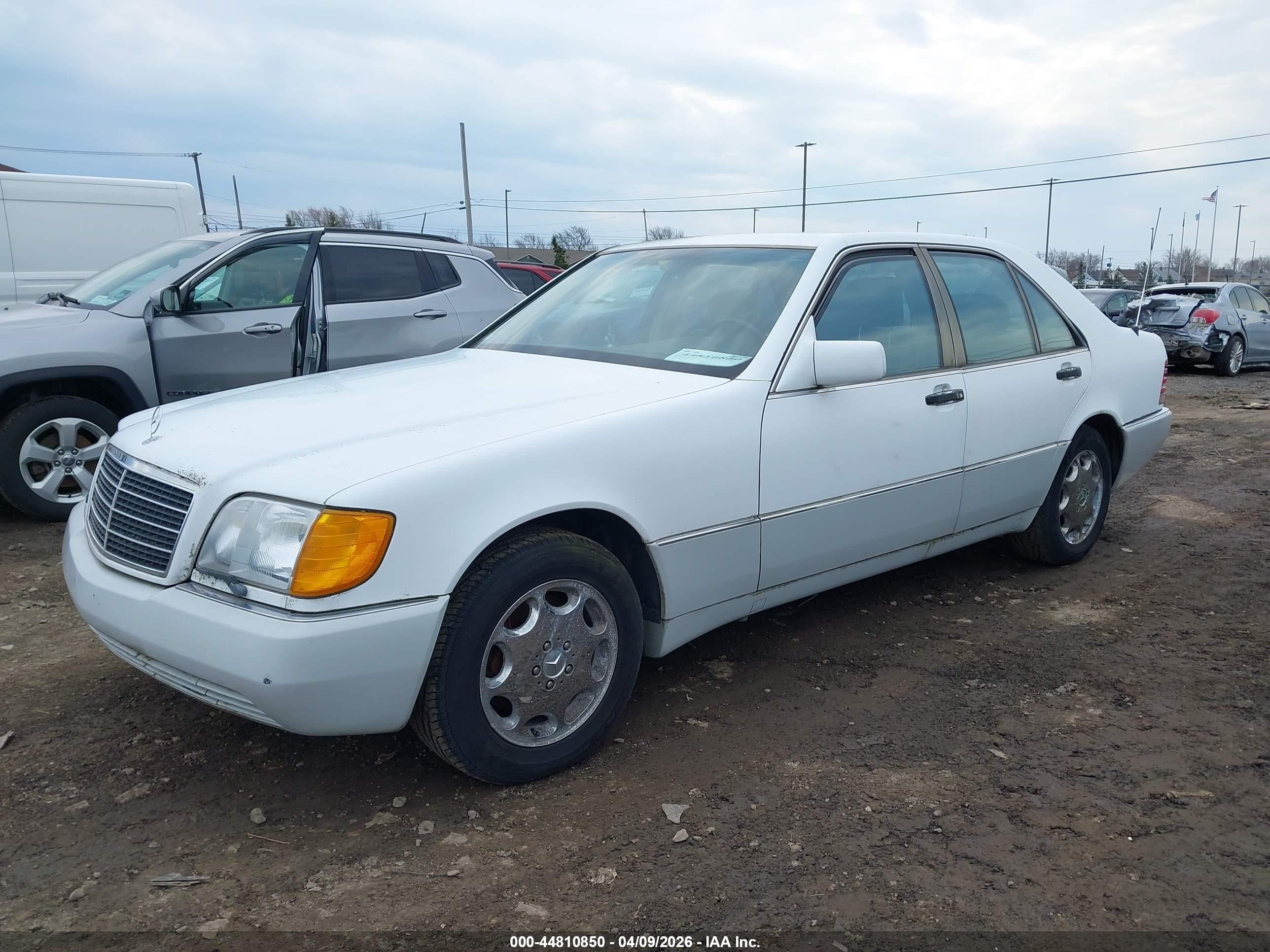 1992 Mercedes-benz 300 Se White vin: WDBGA32EXNA067842