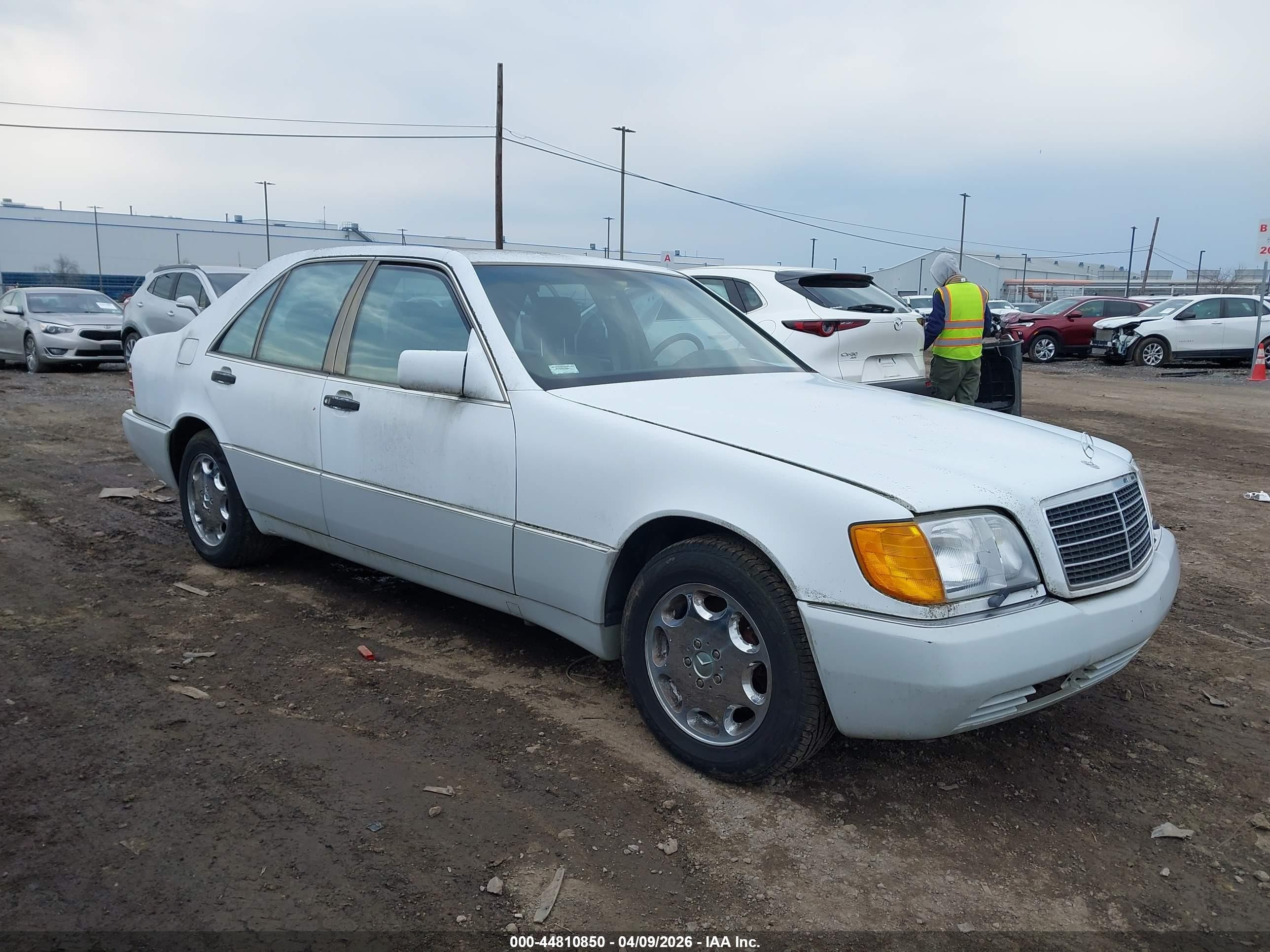 1992 Mercedes-benz 300 Se White vin: WDBGA32EXNA067842