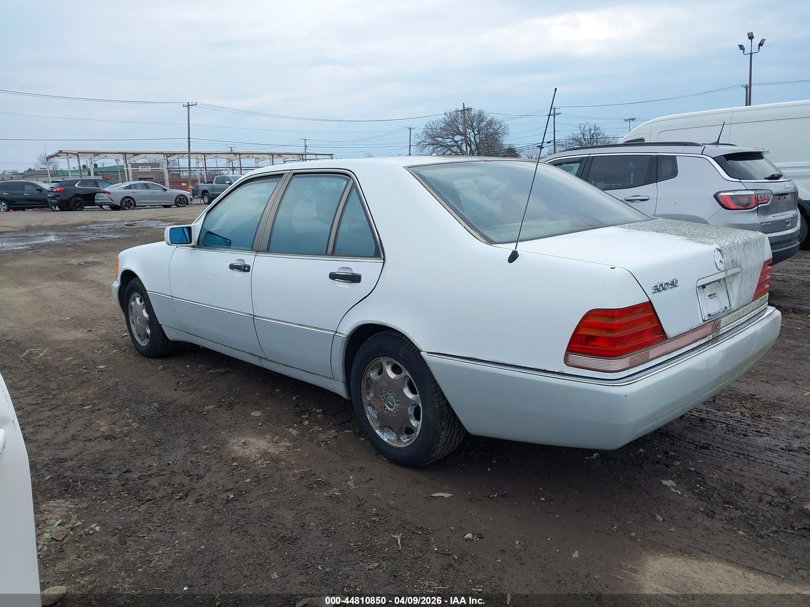 1992 Mercedes-benz 300 Se White vin: WDBGA32EXNA067842