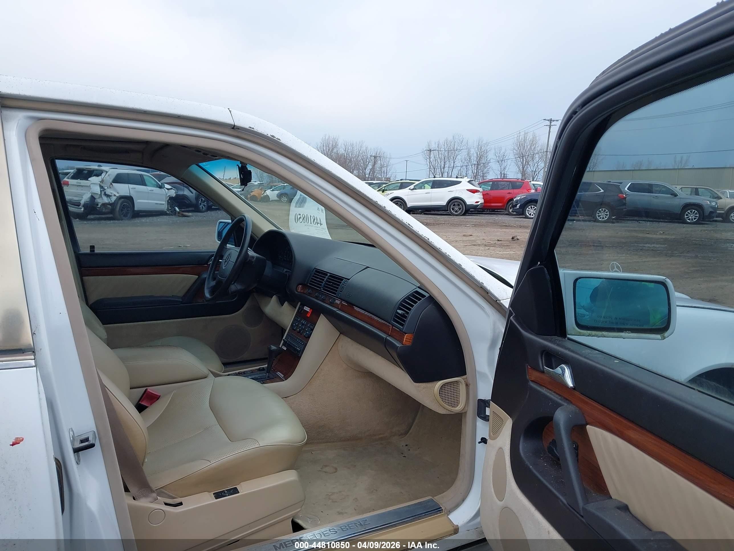 1992 Mercedes-benz 300 Se White vin: WDBGA32EXNA067842