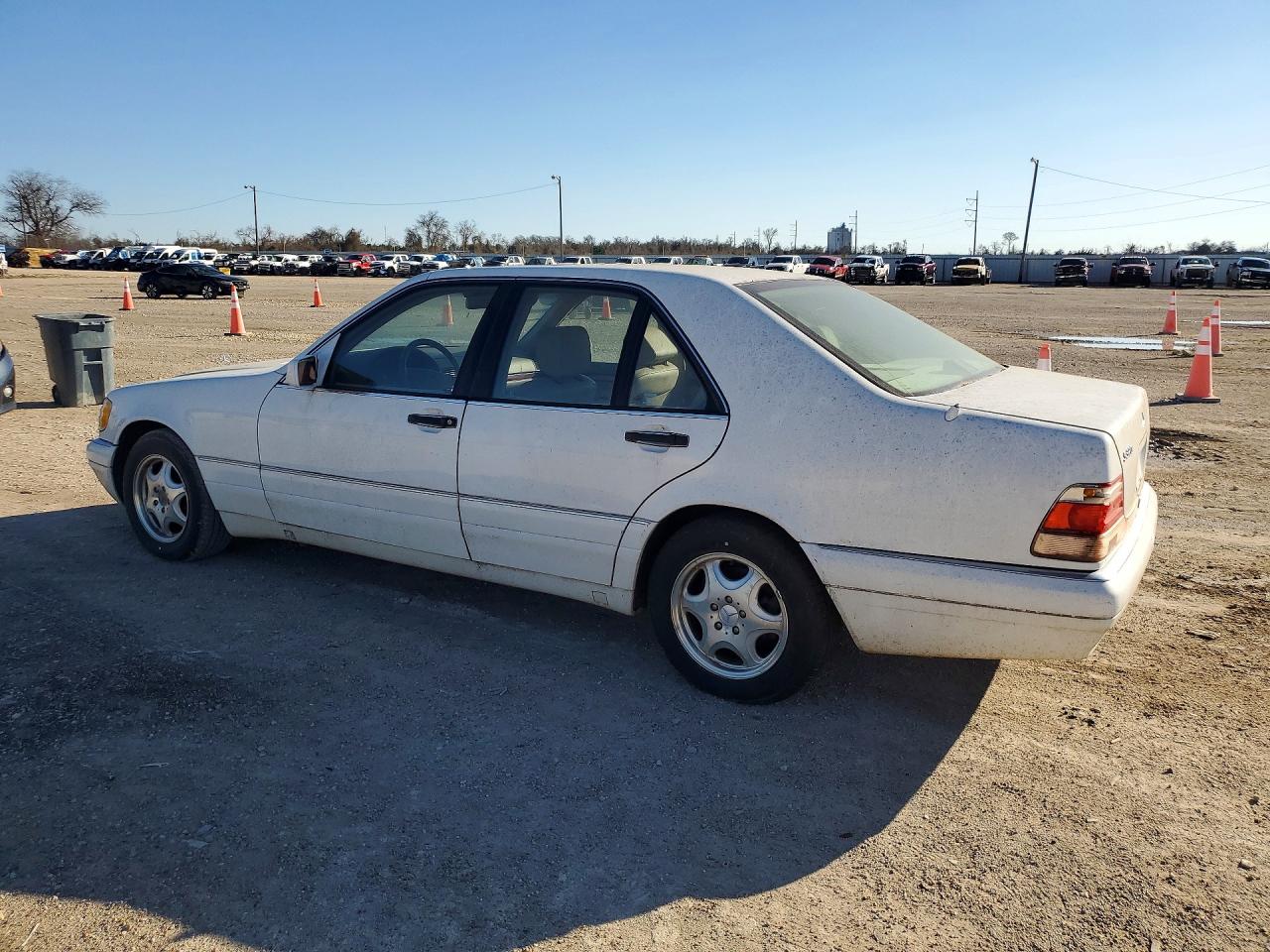 1999 Mercedes-benz S-class White vin: WDBGA32G9XA419734