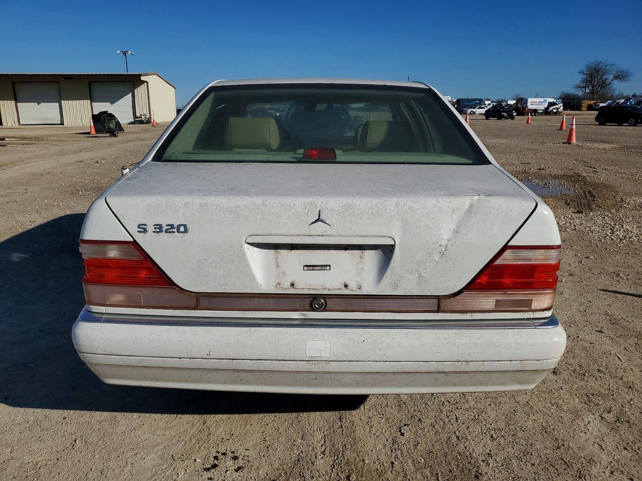 1999 Mercedes-benz S-class White vin: WDBGA32G9XA419734