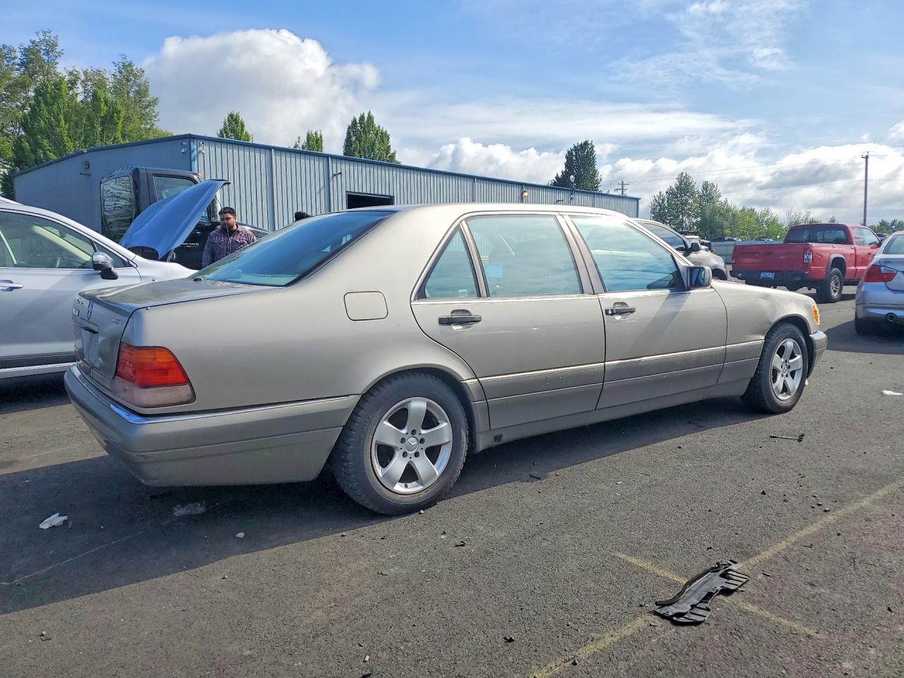 1995 Mercedes-benz S 320 Gold vin: WDBGA33E8SA227663