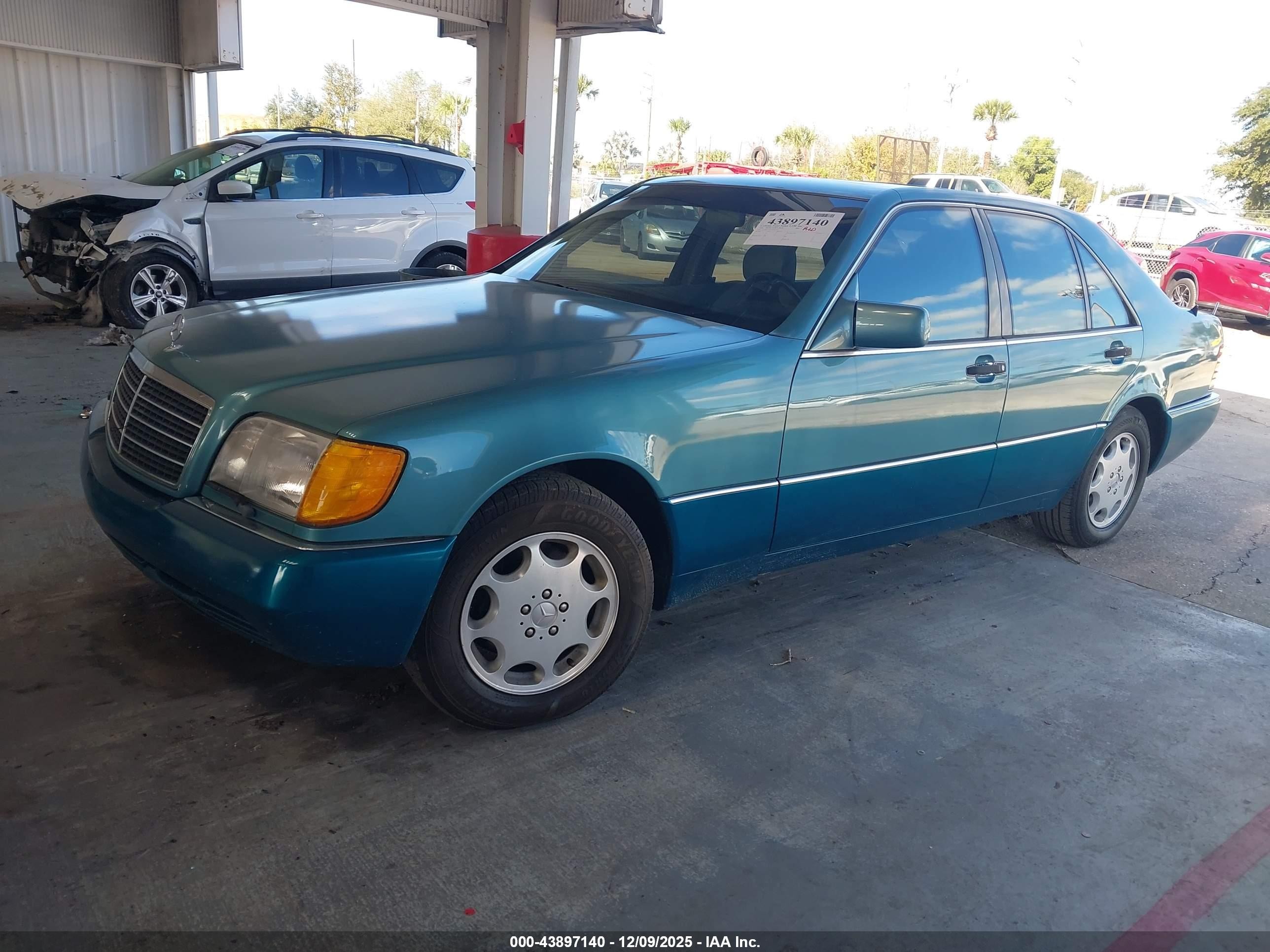1992 Mercedes-benz 400 Se Light Blue vin: WDBGA42E3NA047955