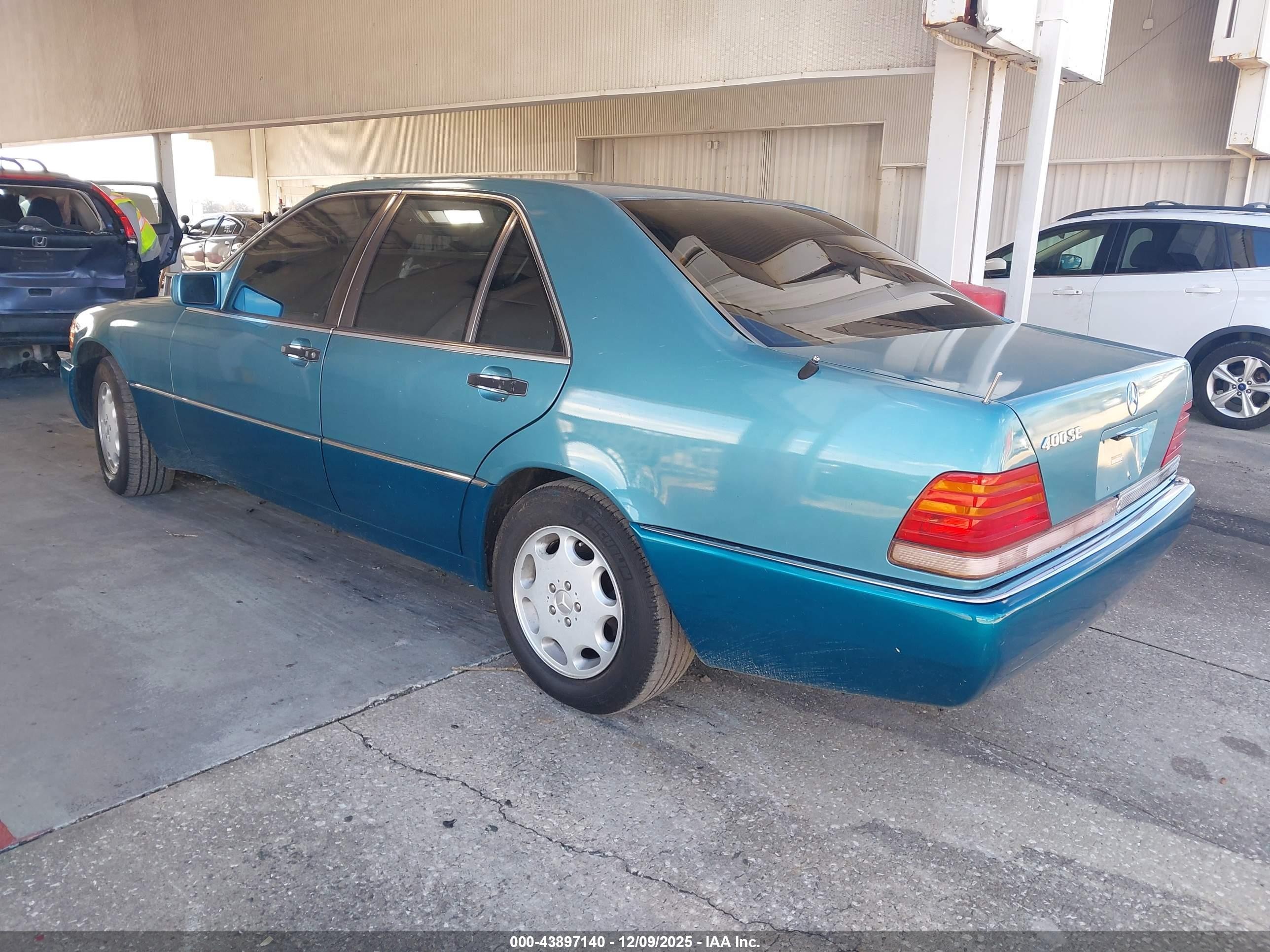 1992 Mercedes-benz 400 Se Light Blue vin: WDBGA42E3NA047955