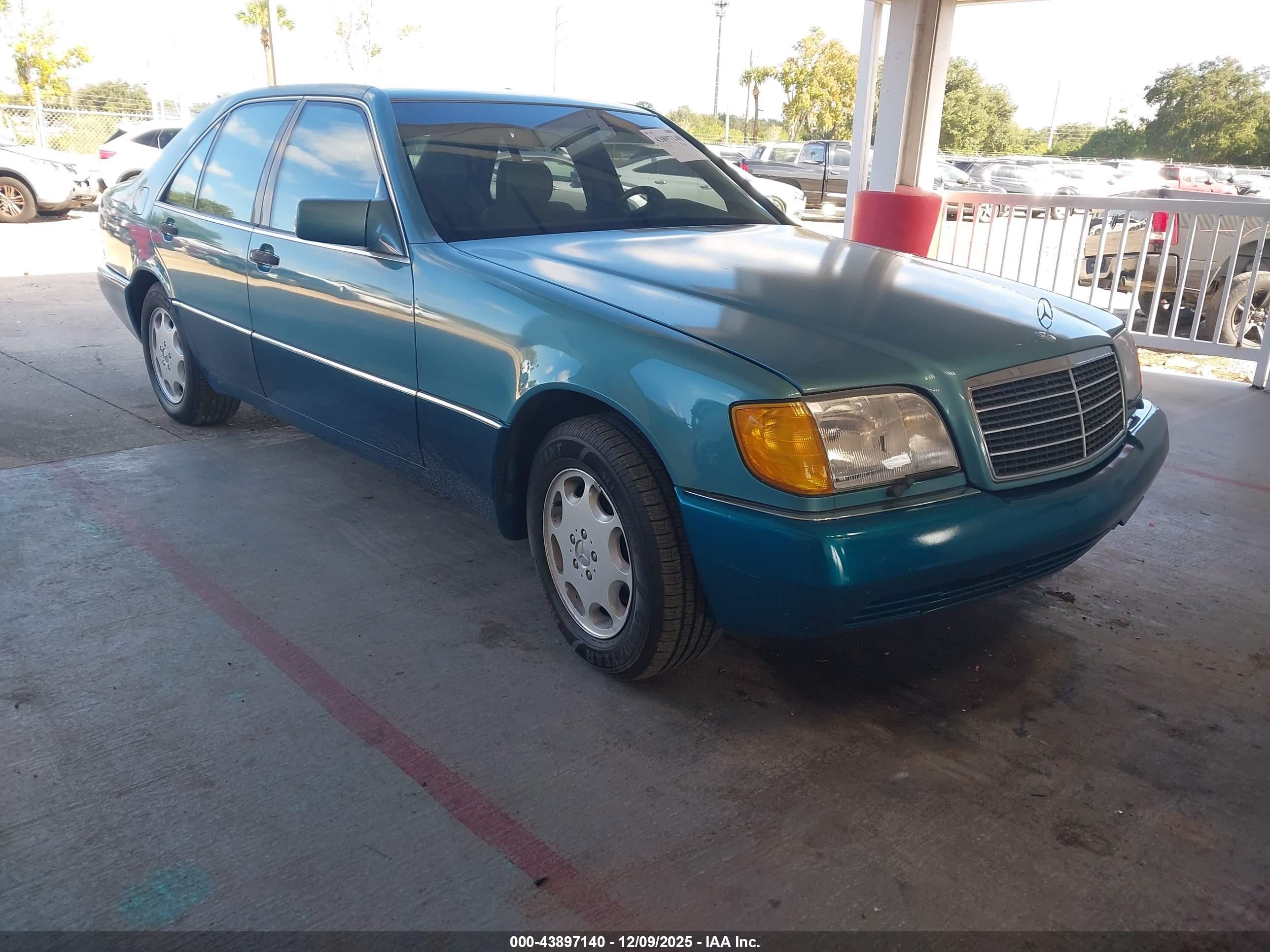1992 Mercedes-benz 400 Se Light Blue vin: WDBGA42E3NA047955