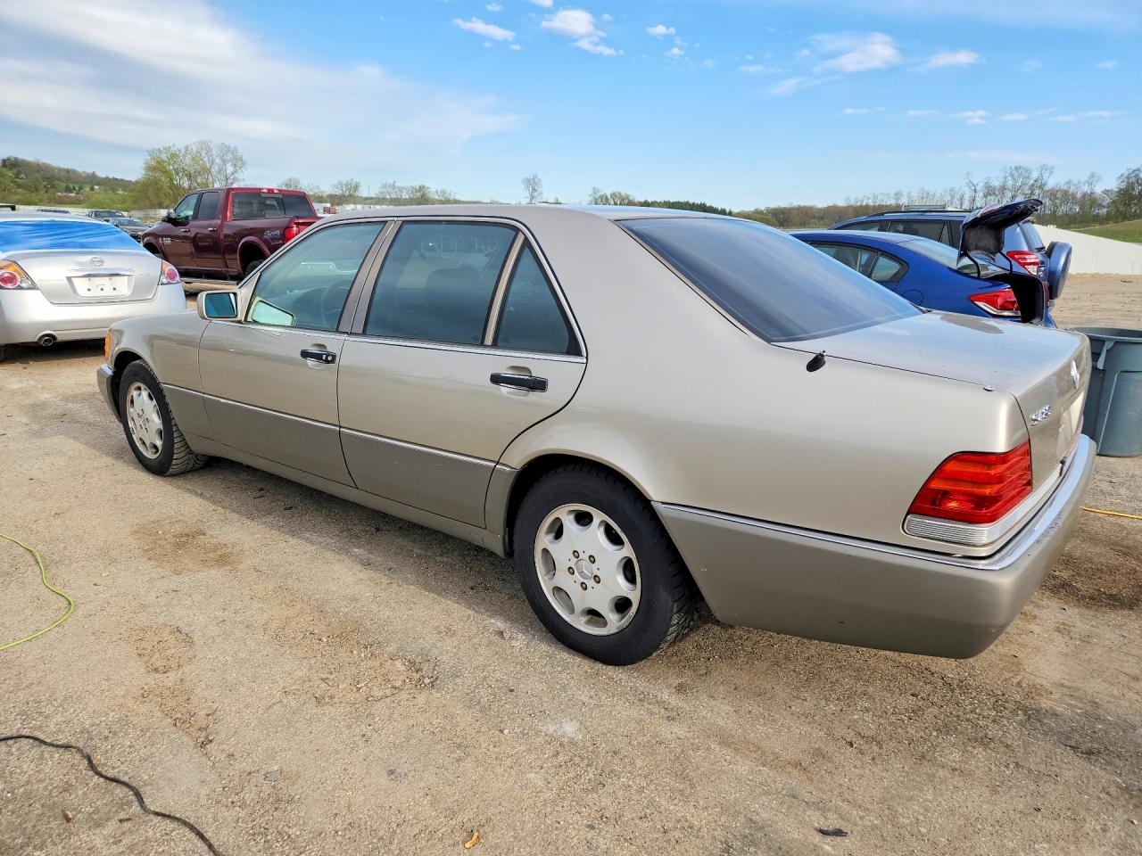 1994 Mercedes Benz S 420 Beige vin: WDBGA43E1RA145743