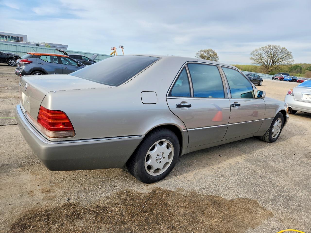 1994 Mercedes Benz S 420 Beige vin: WDBGA43E1RA145743