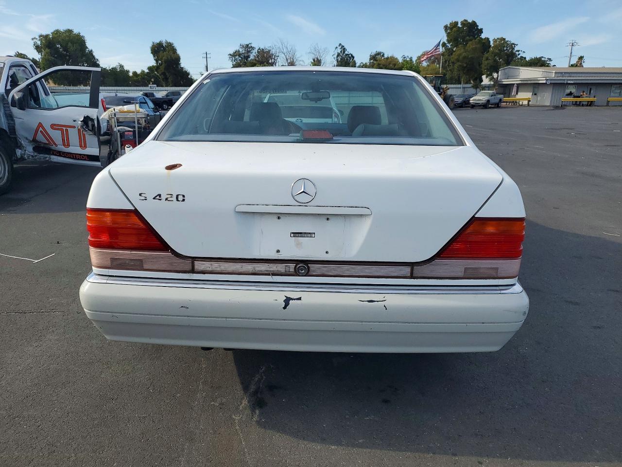 1996 Mercedes-benz S 420 White vin: WDBGA43E3TA288006